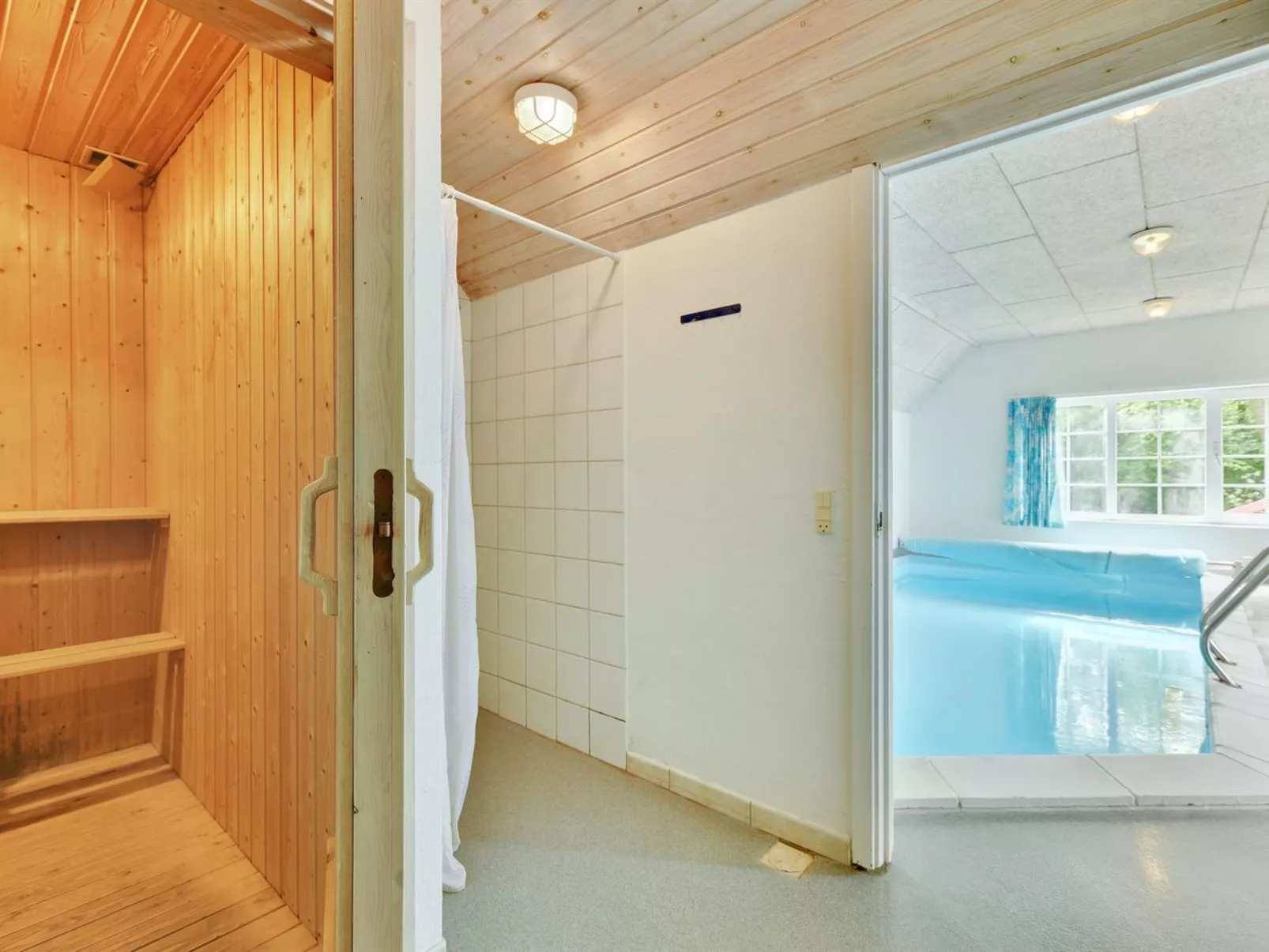 "Thana" - 1.4km from the sea-Binnen