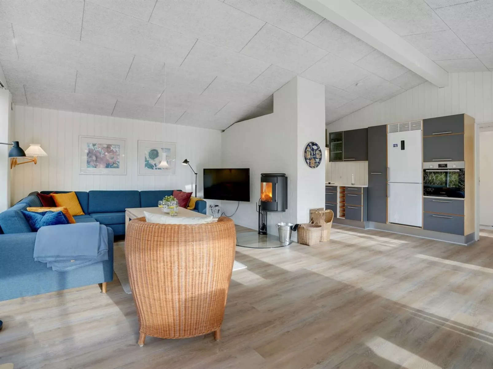 "Ridvan" - 500m from the sea-Binnen