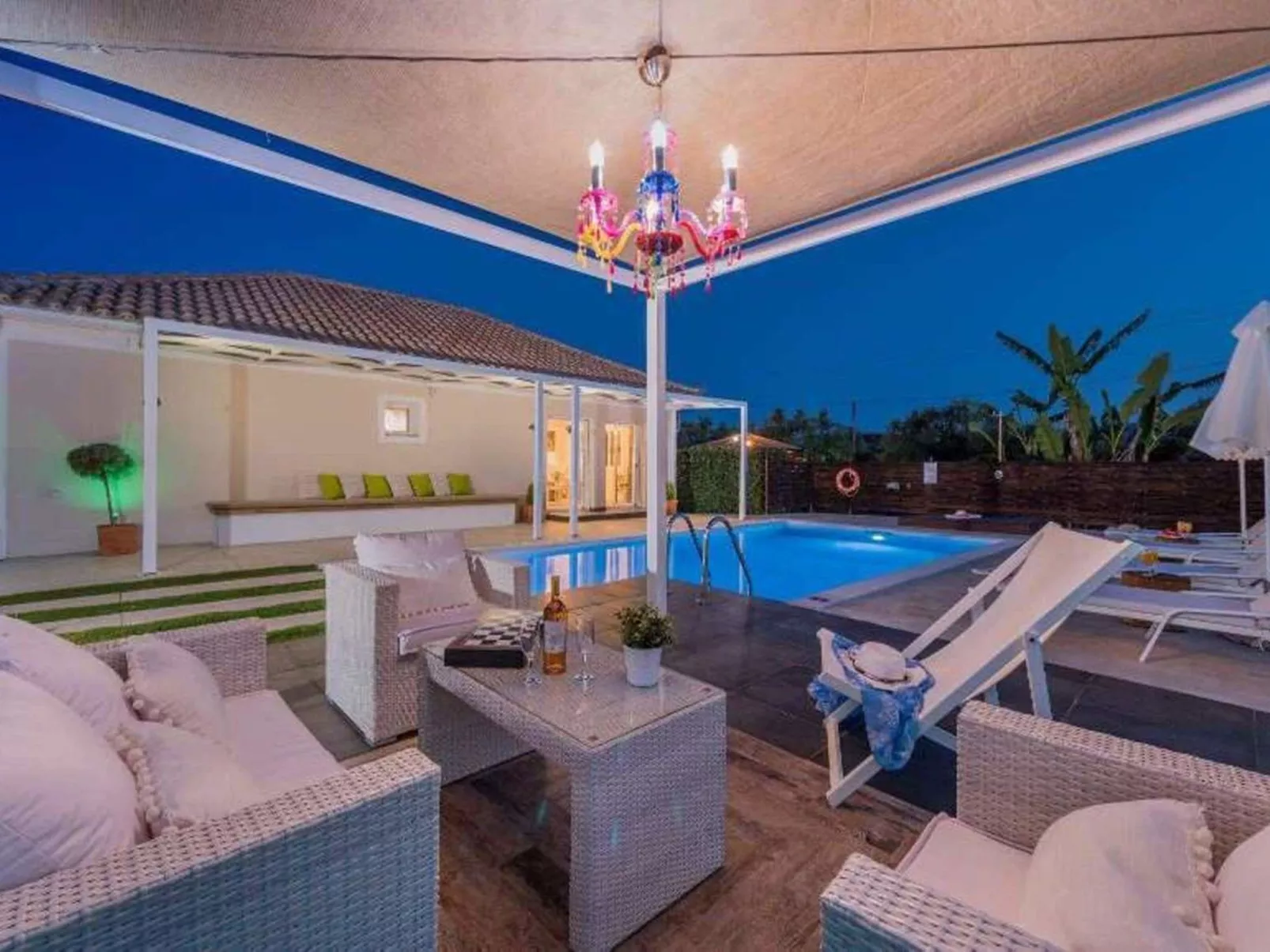 Madini Luxury Villa-Buiten
