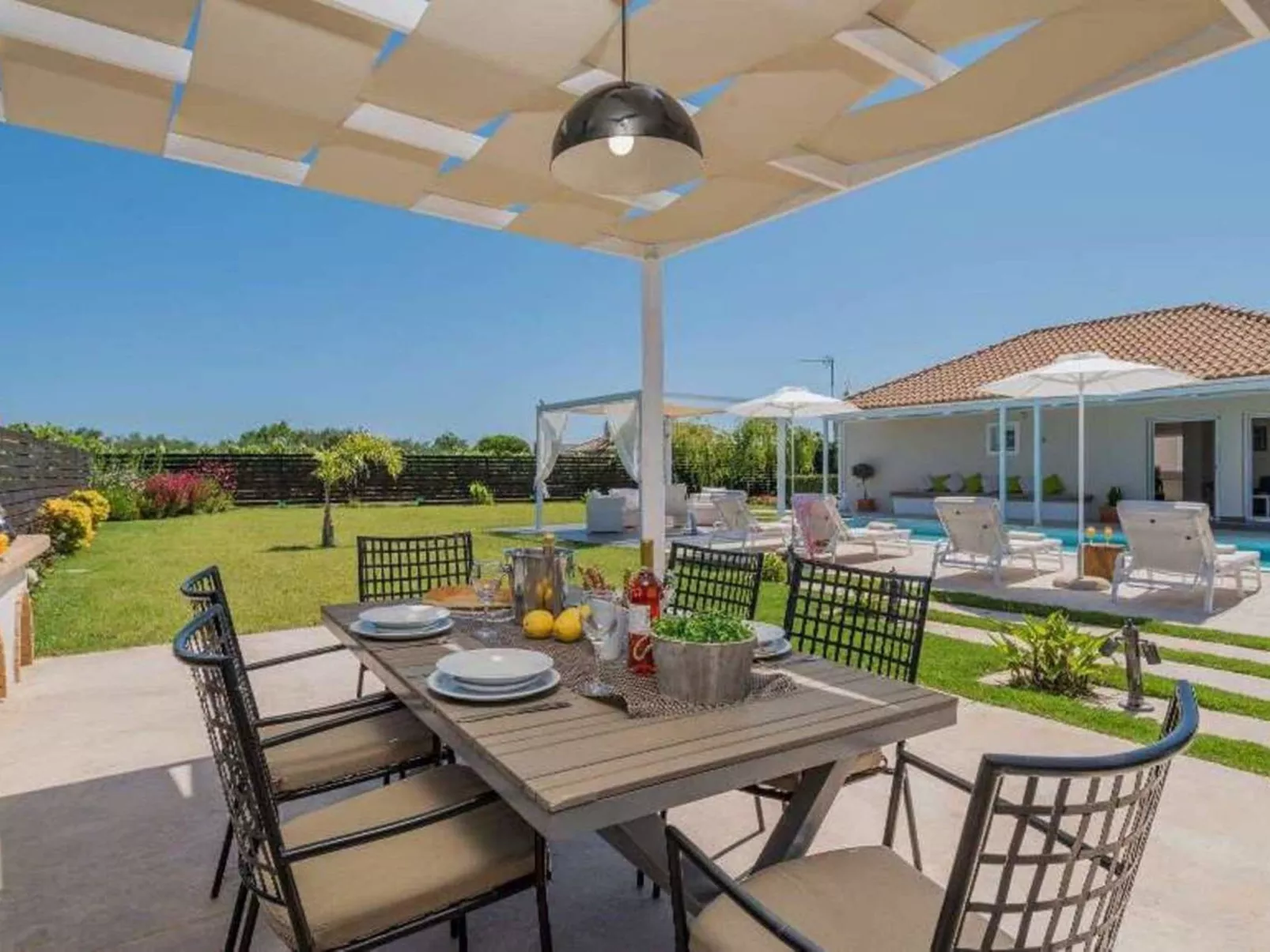 Madini Luxury Villa-Buiten