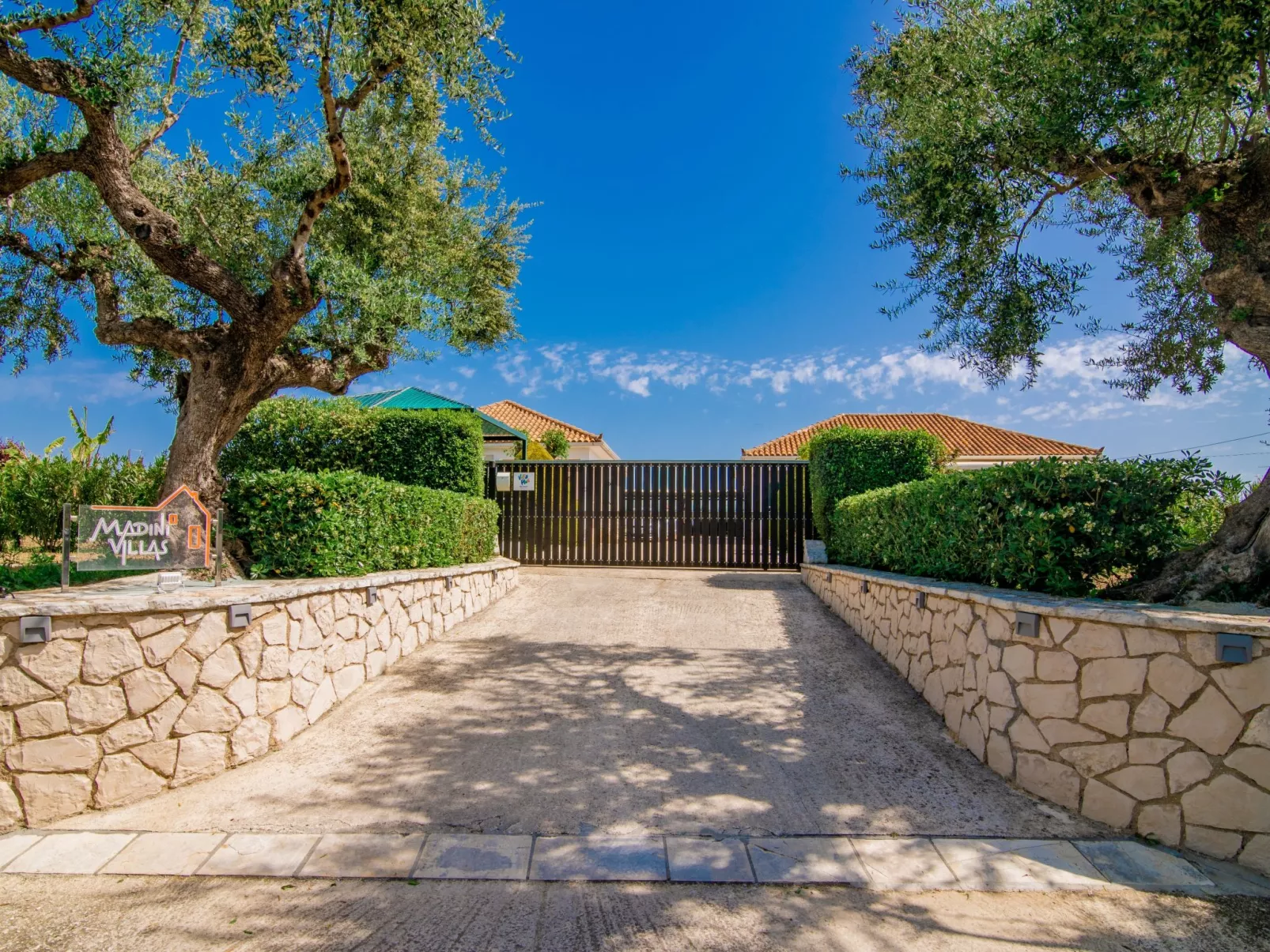 Madini Luxury Villa-Buiten