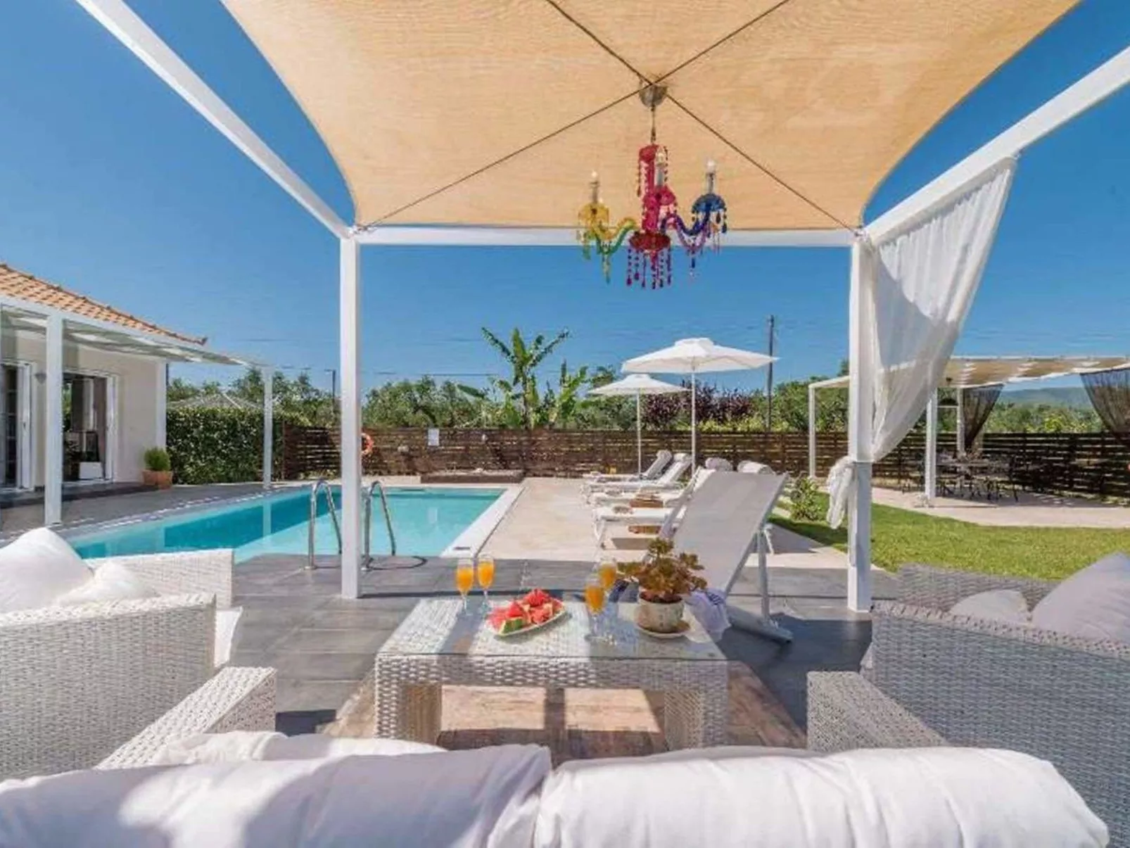 Madini Luxury Villa-Buiten