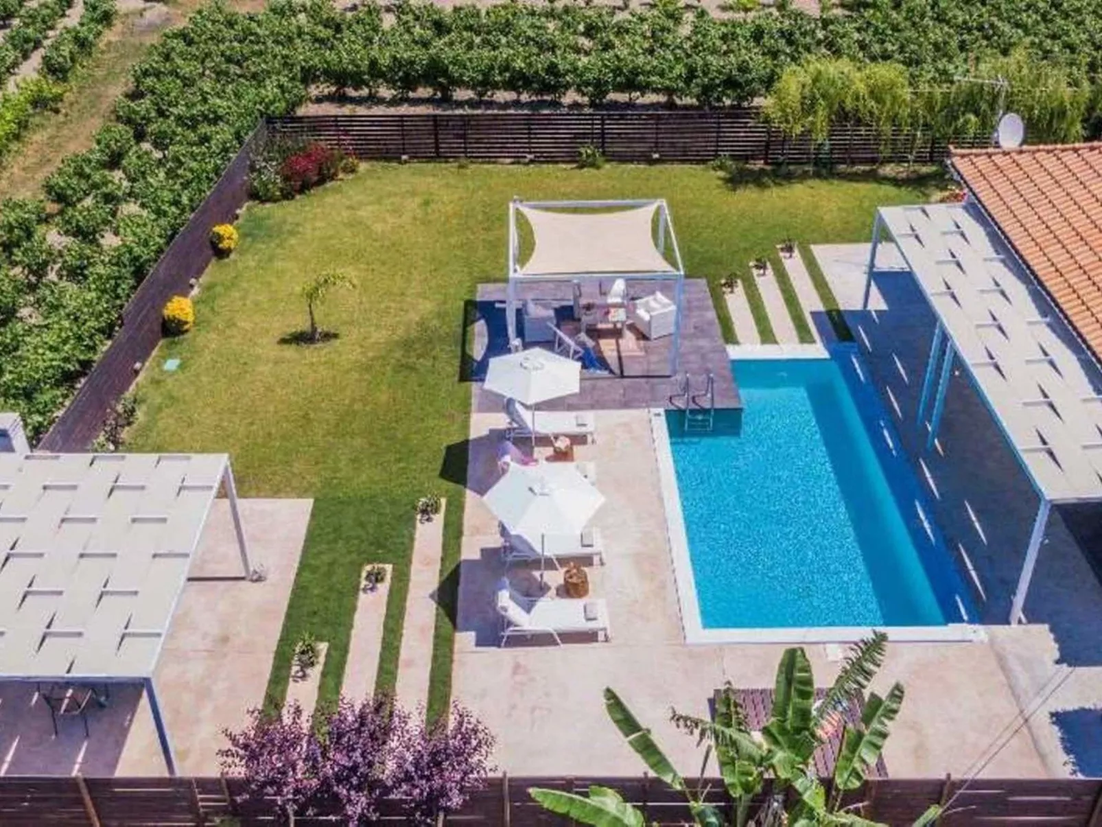 Madini Luxury Villa-Buiten