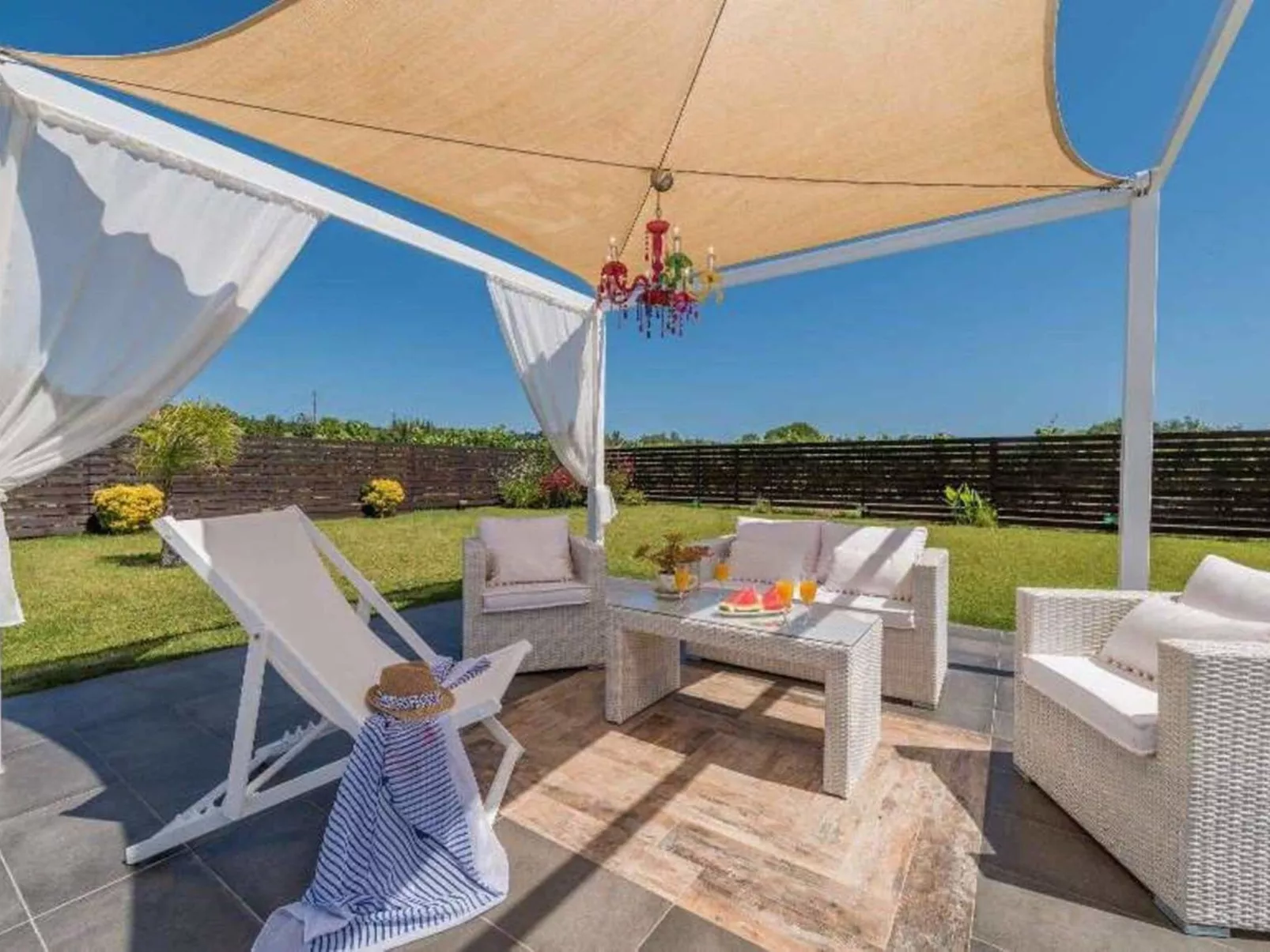 Madini Luxury Villa-Buiten