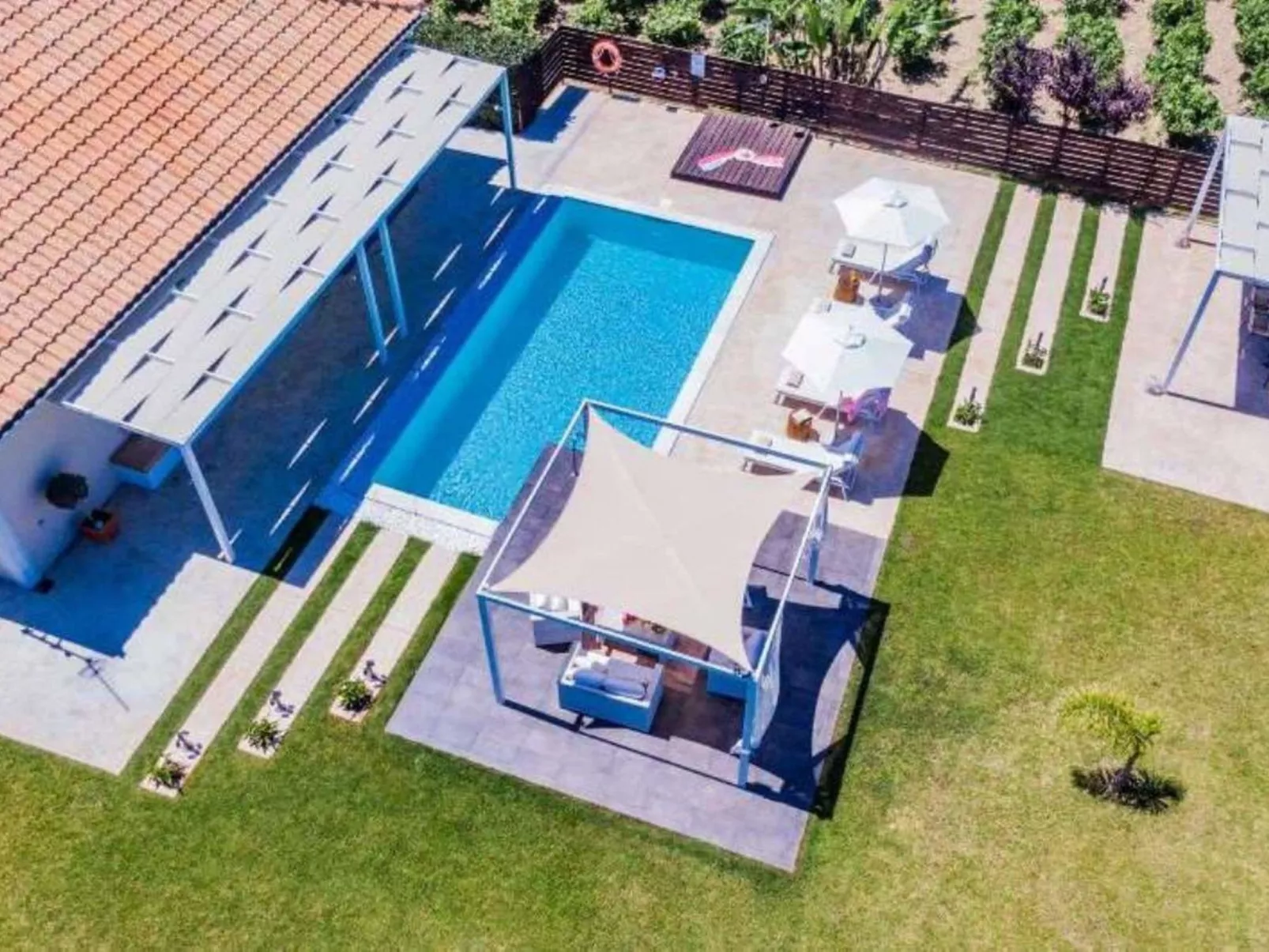 Madini Luxury Villa-Buiten
