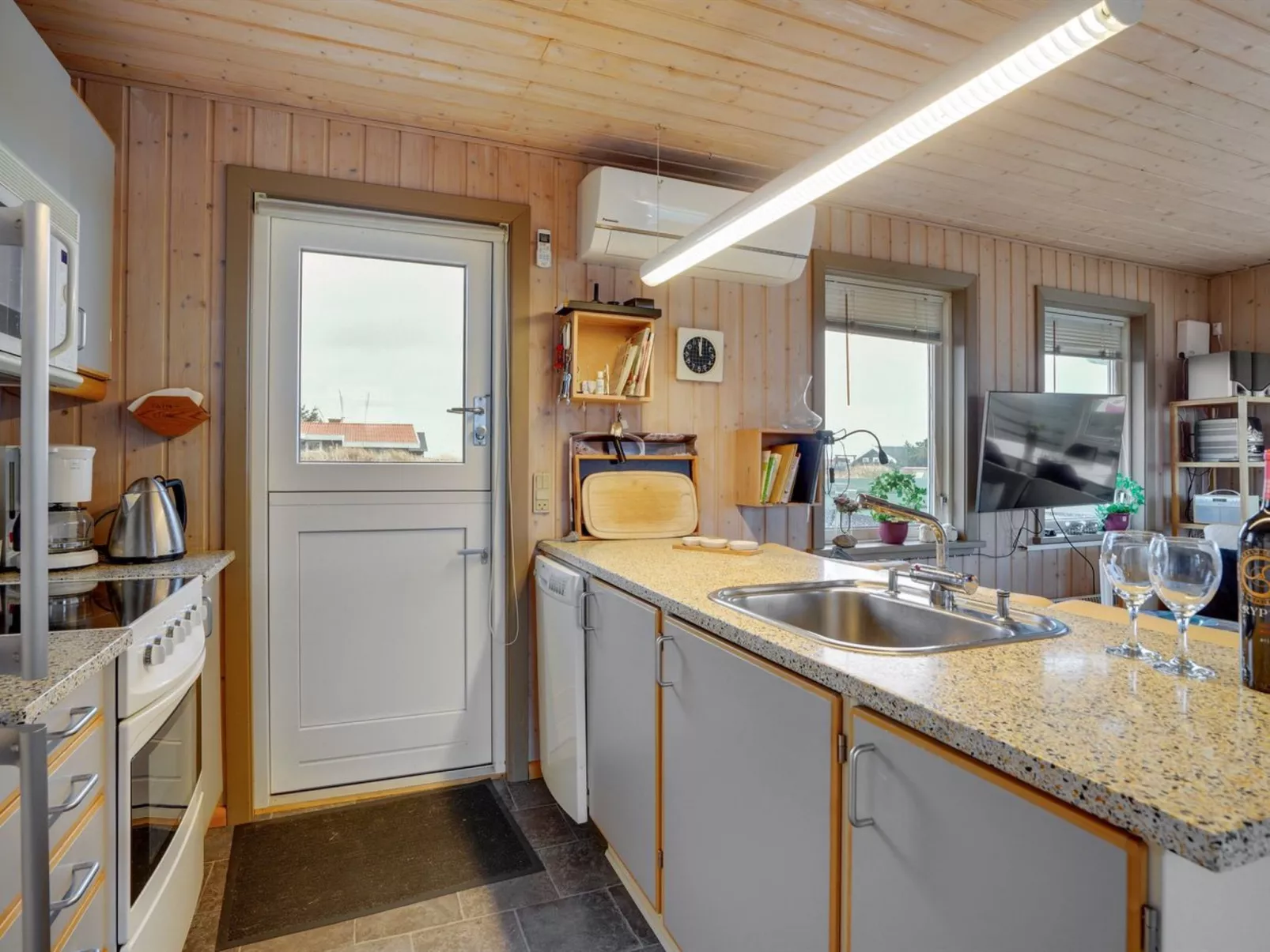 "Melanija" - 300m from the sea-Binnen