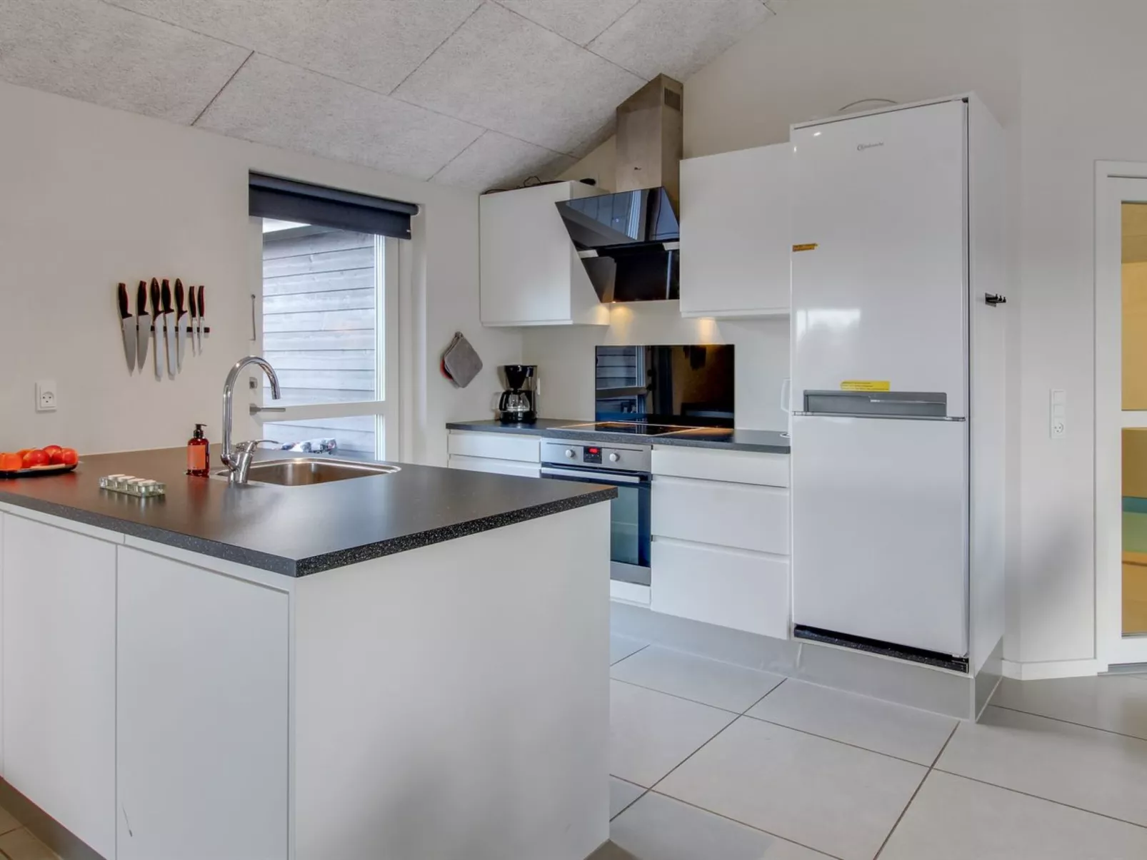 "Tenaya" - 200m from the sea-Binnen