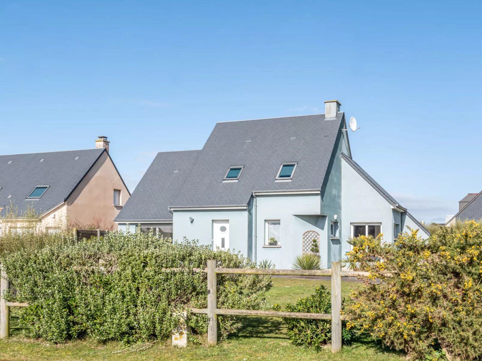 Blue House-Buiten