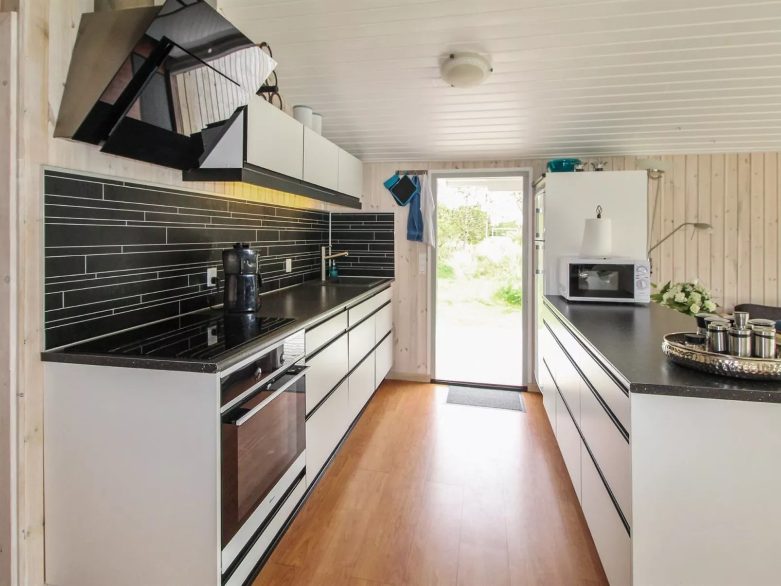 "Brunetta" - 800m from the sea-Binnen