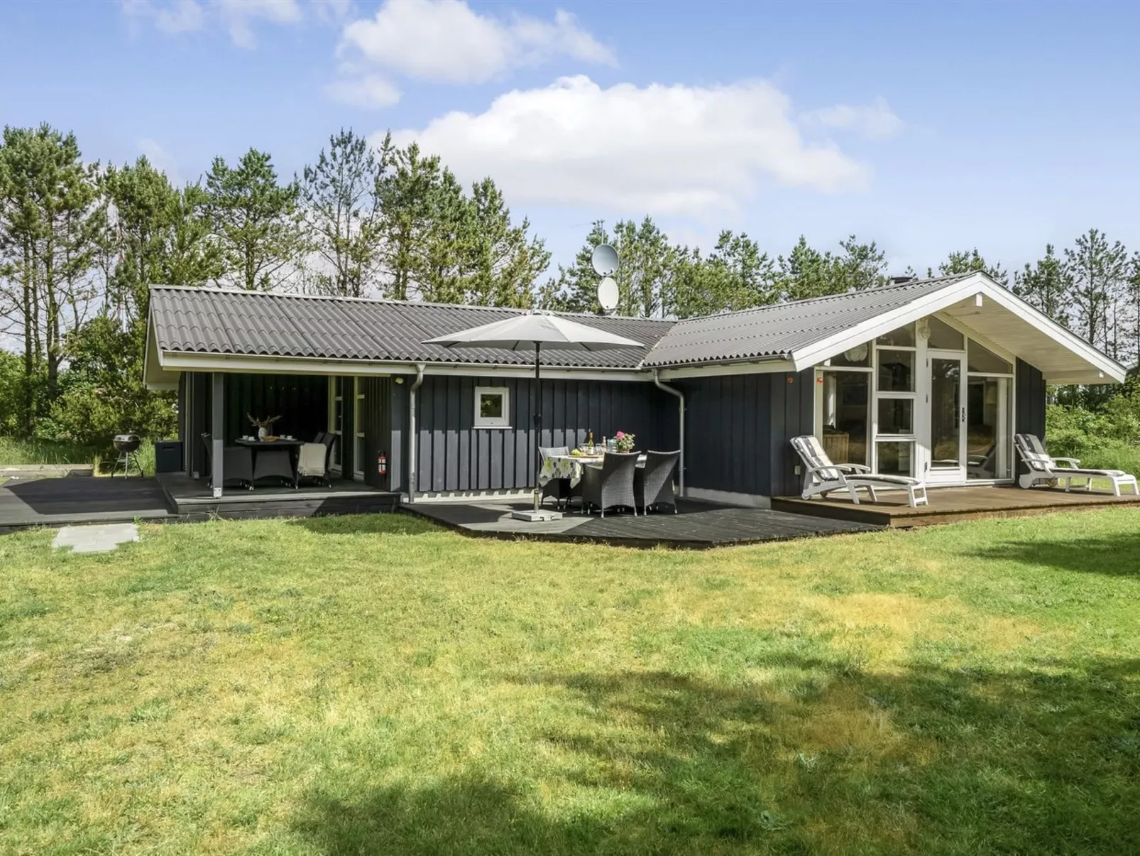 "Ajten" - 150m from the sea-Buiten
