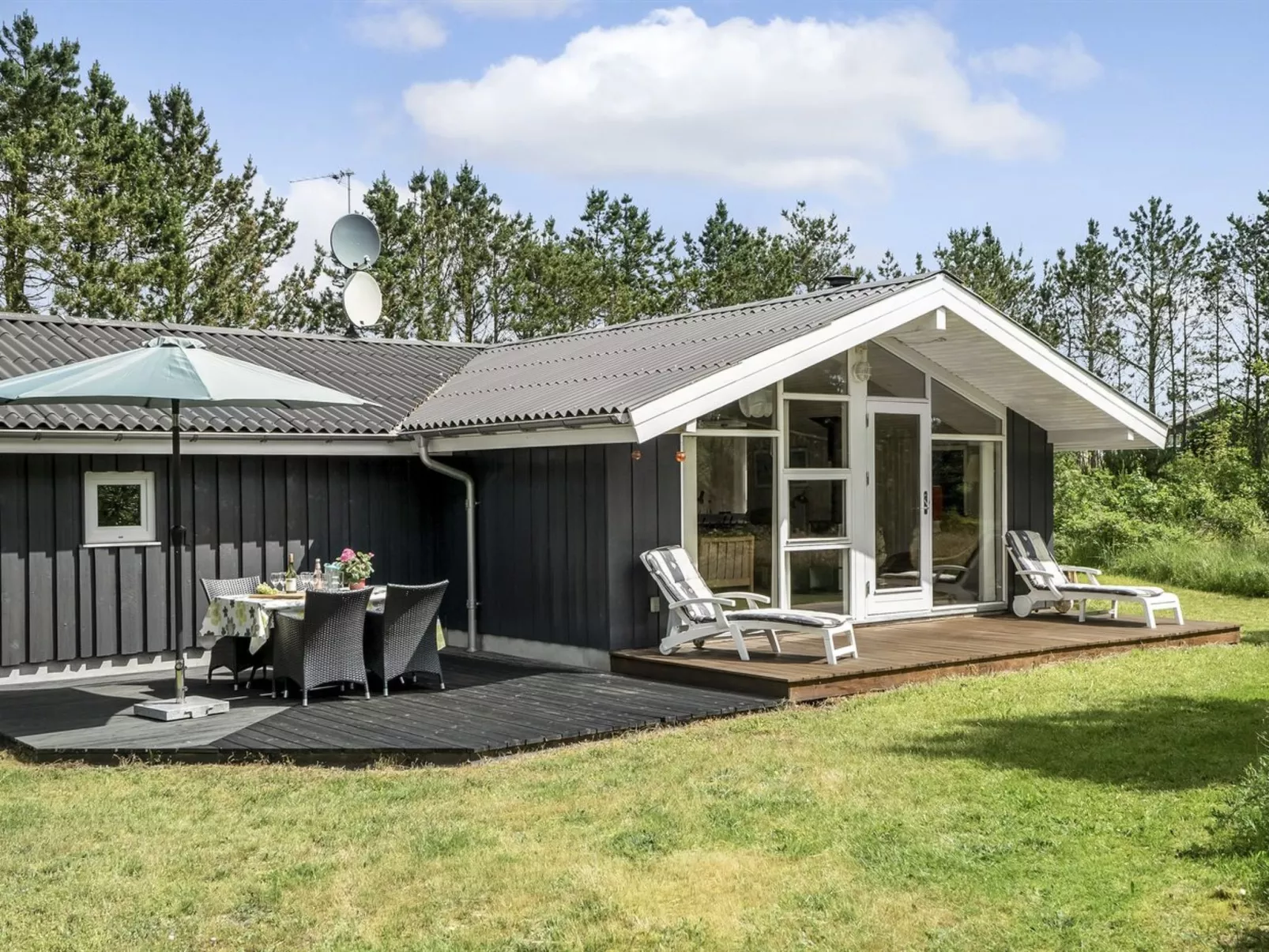 "Ajten" - 150m from the sea-Buiten