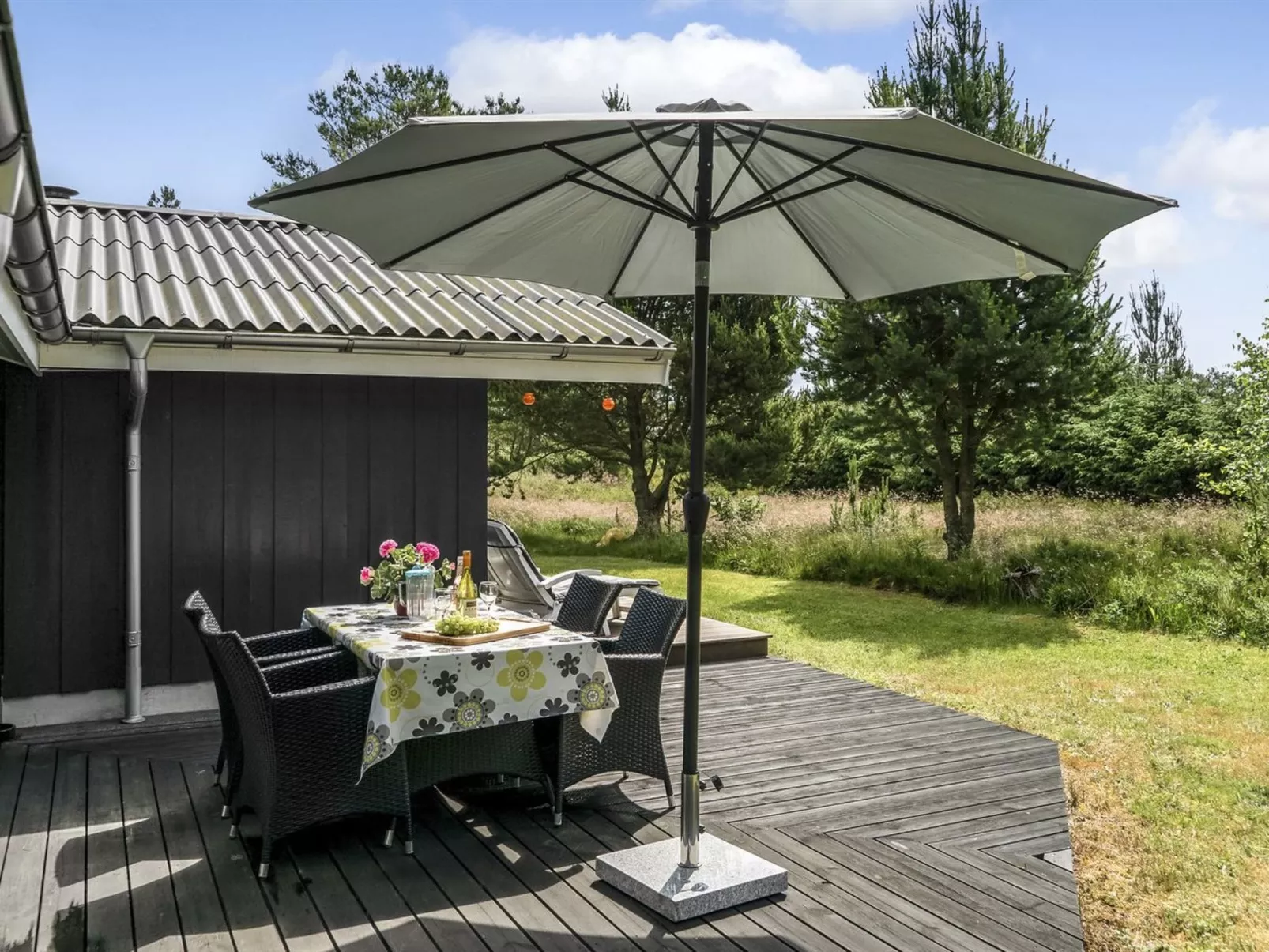 "Ajten" - 150m from the sea-Buiten
