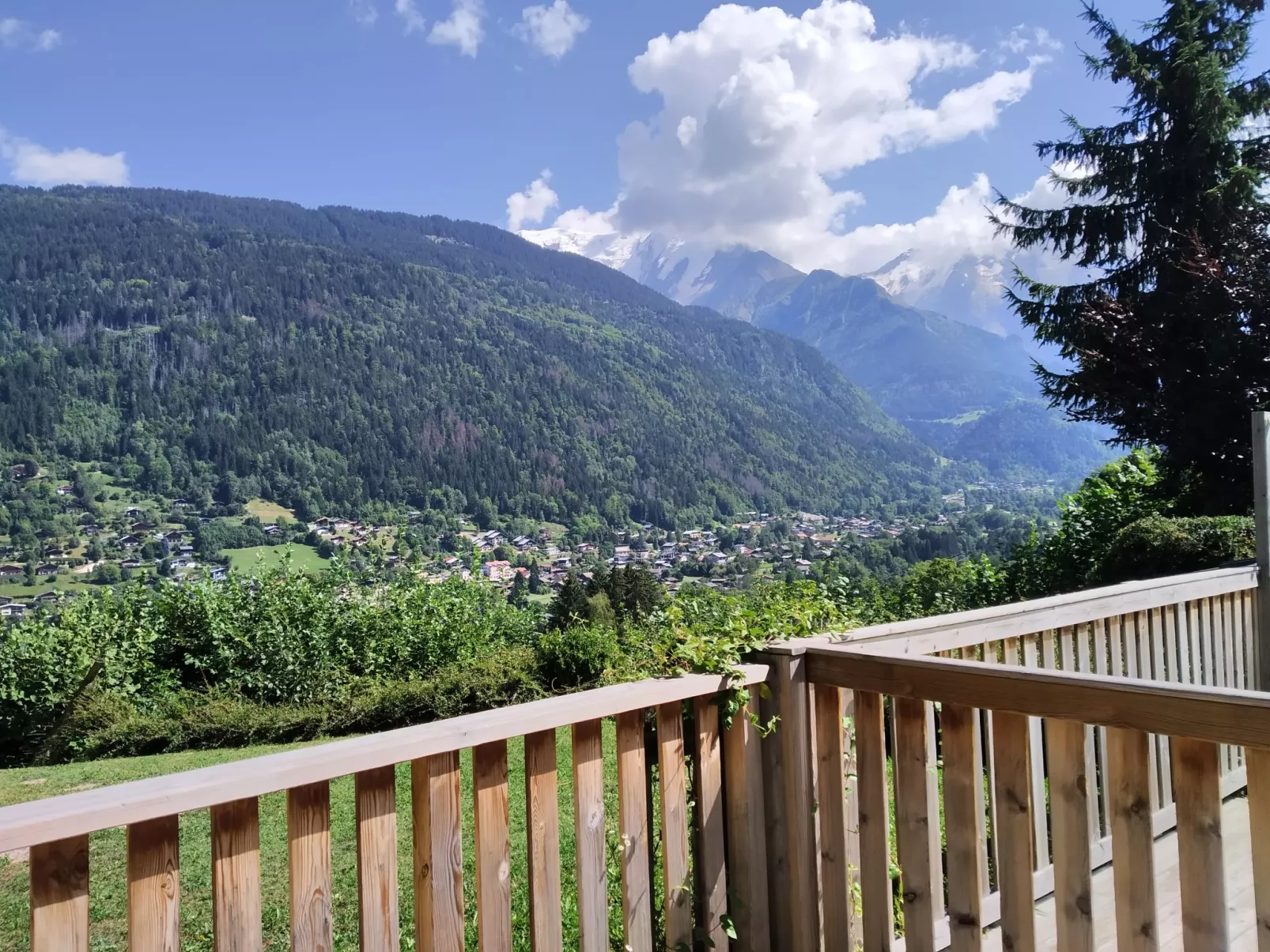 Le clos Alpin-Buiten