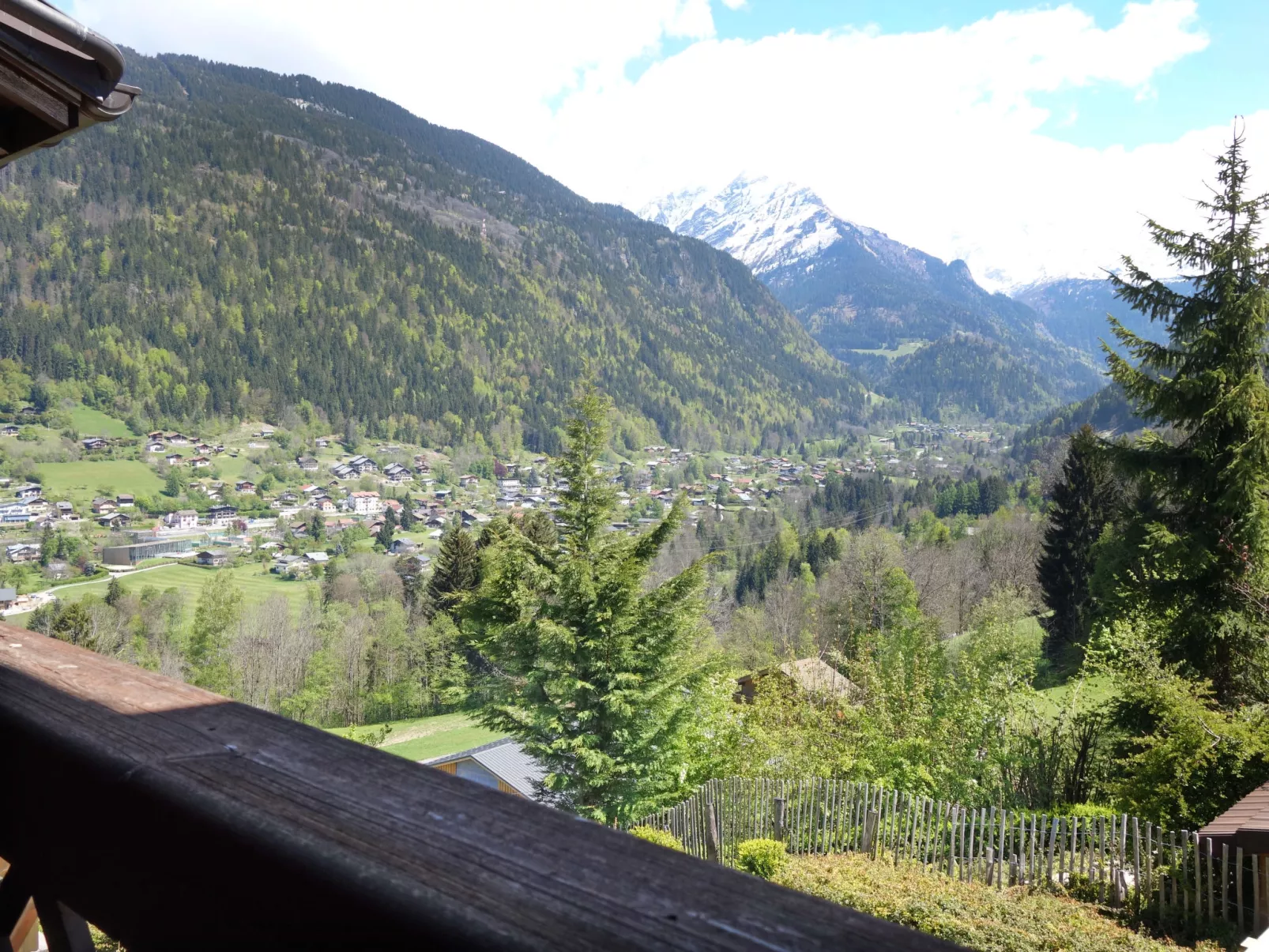 Le clos Alpin-Buiten
