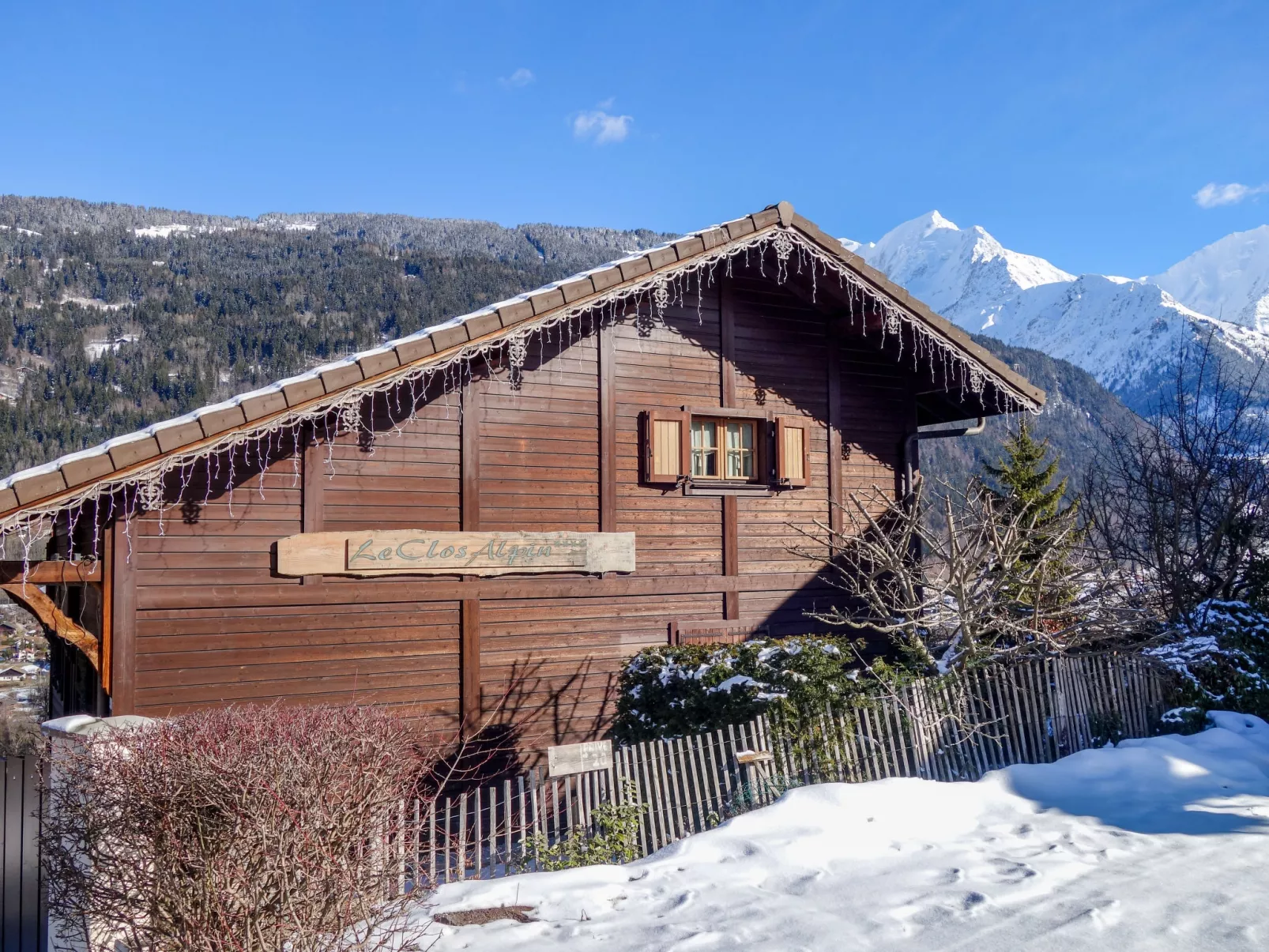 Le clos Alpin-Buiten