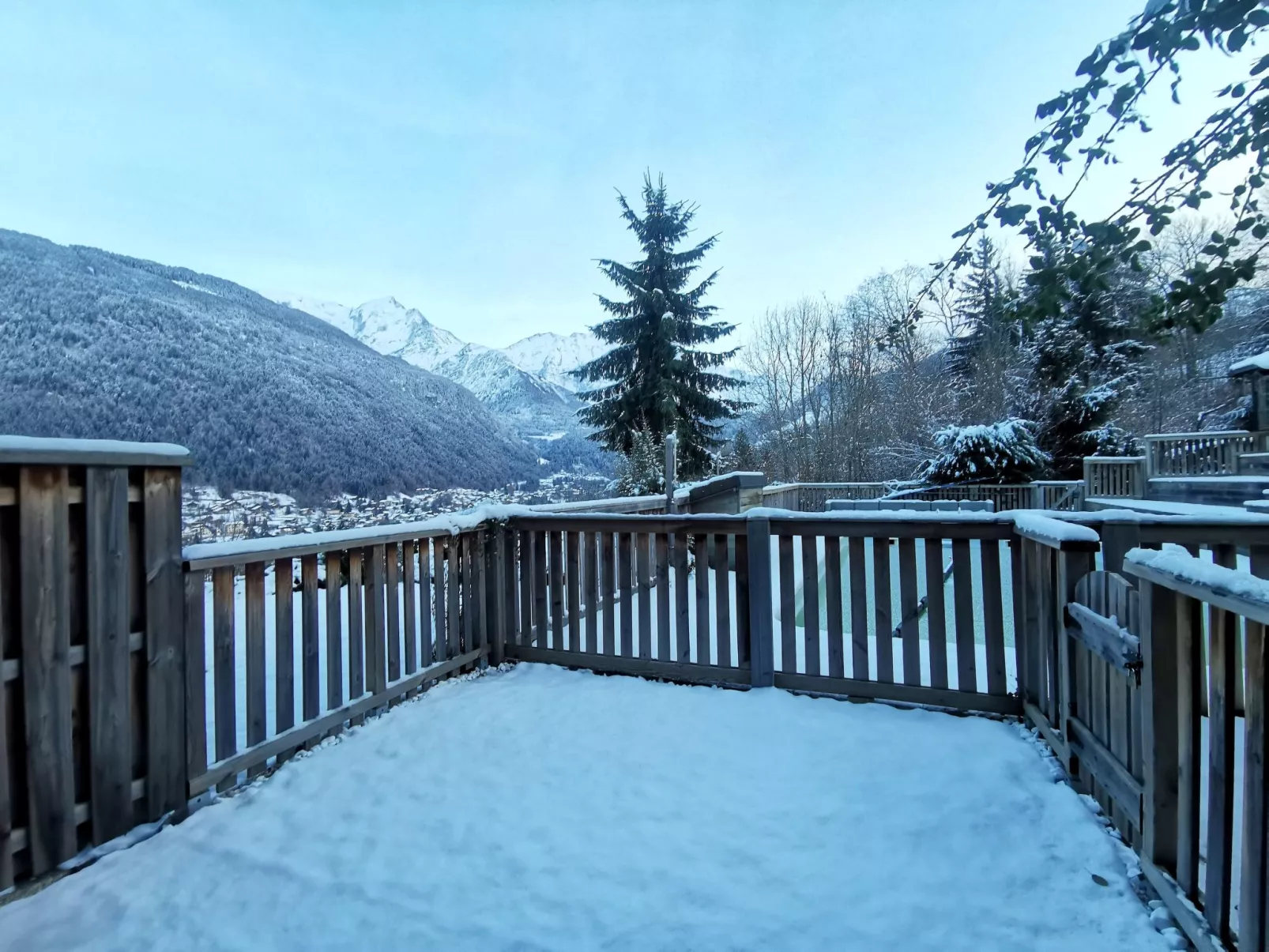 Le clos Alpin-Buiten