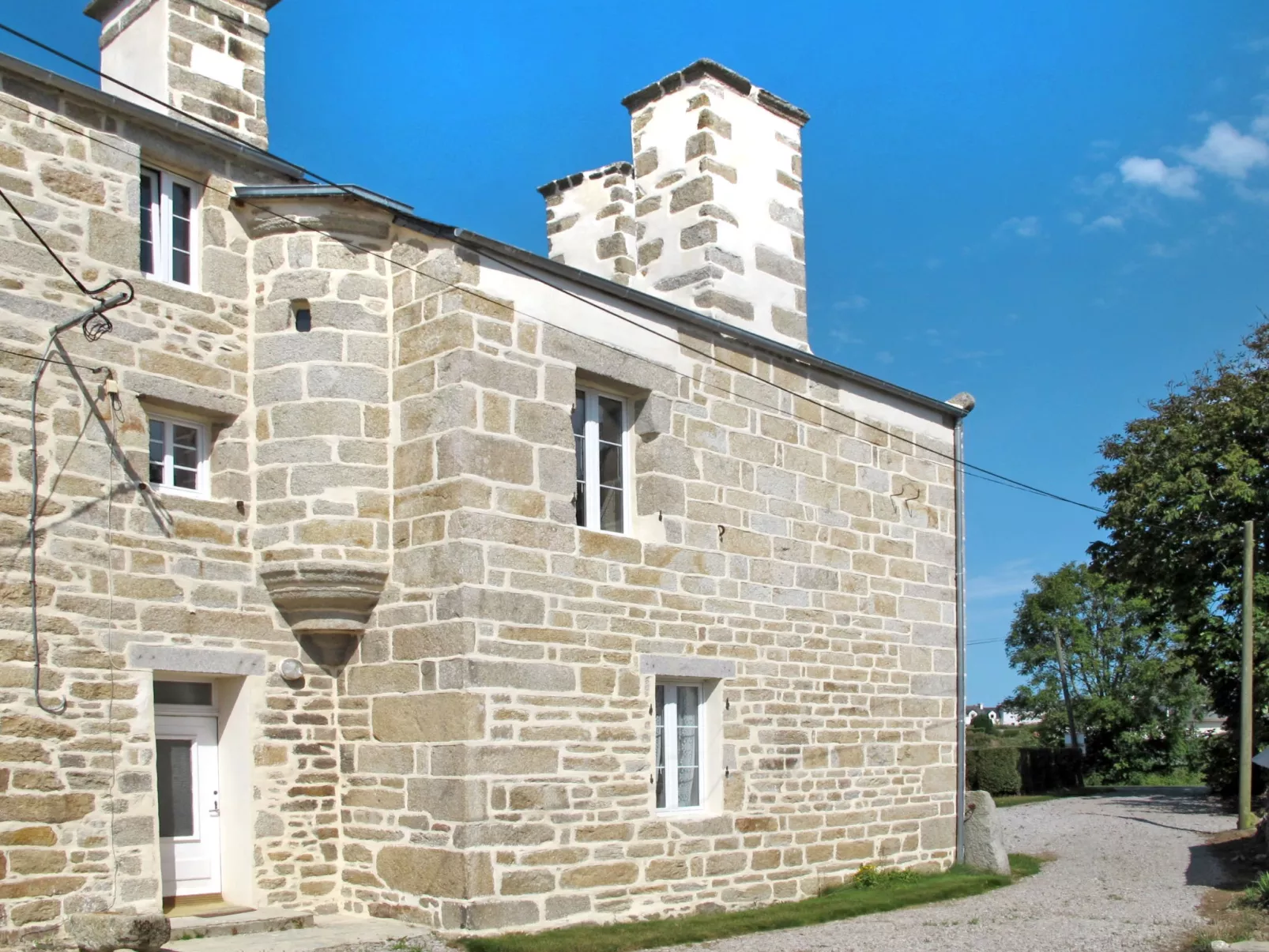 Le Manoir-Buiten