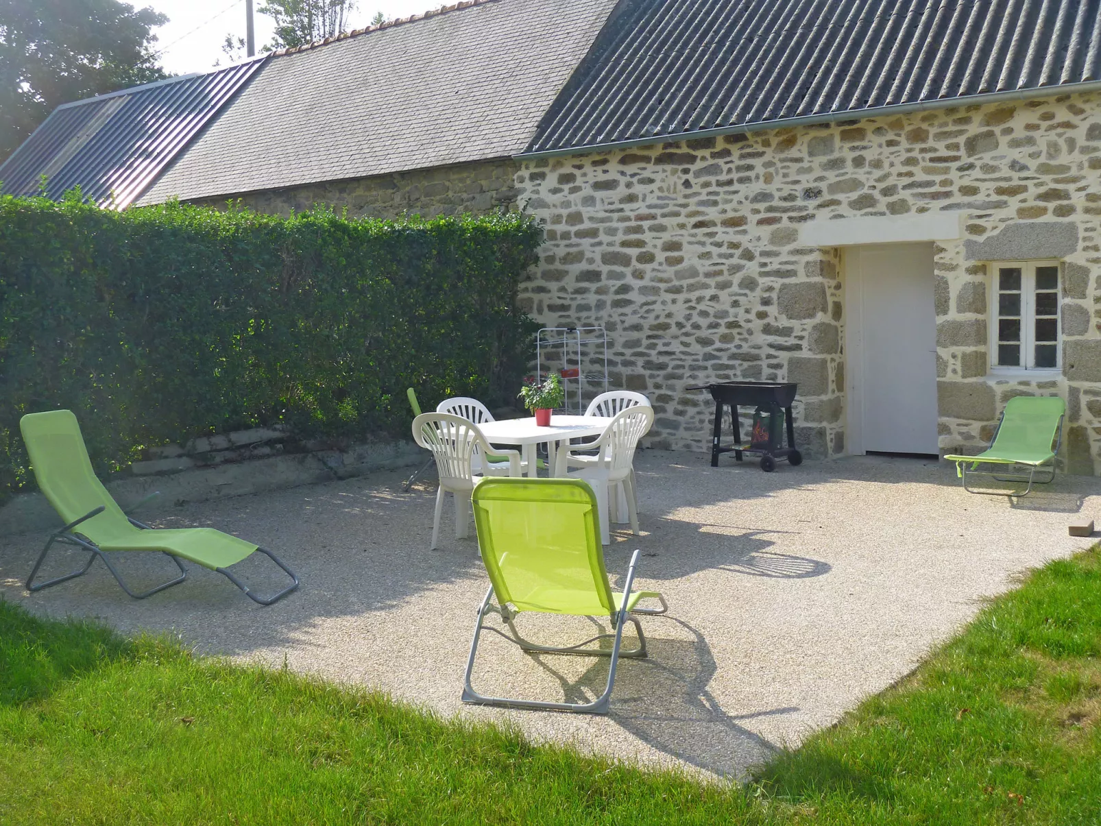 Le Manoir-Buiten