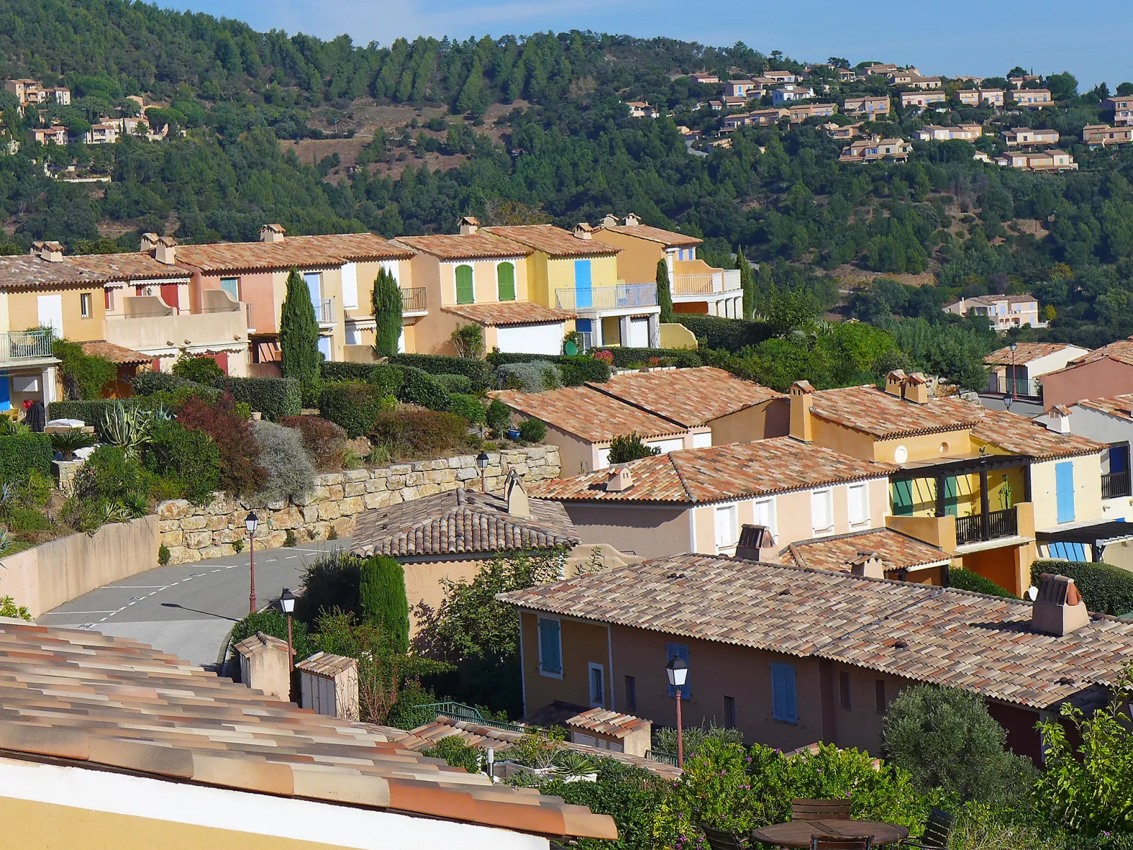 Le Petit Village-Buiten