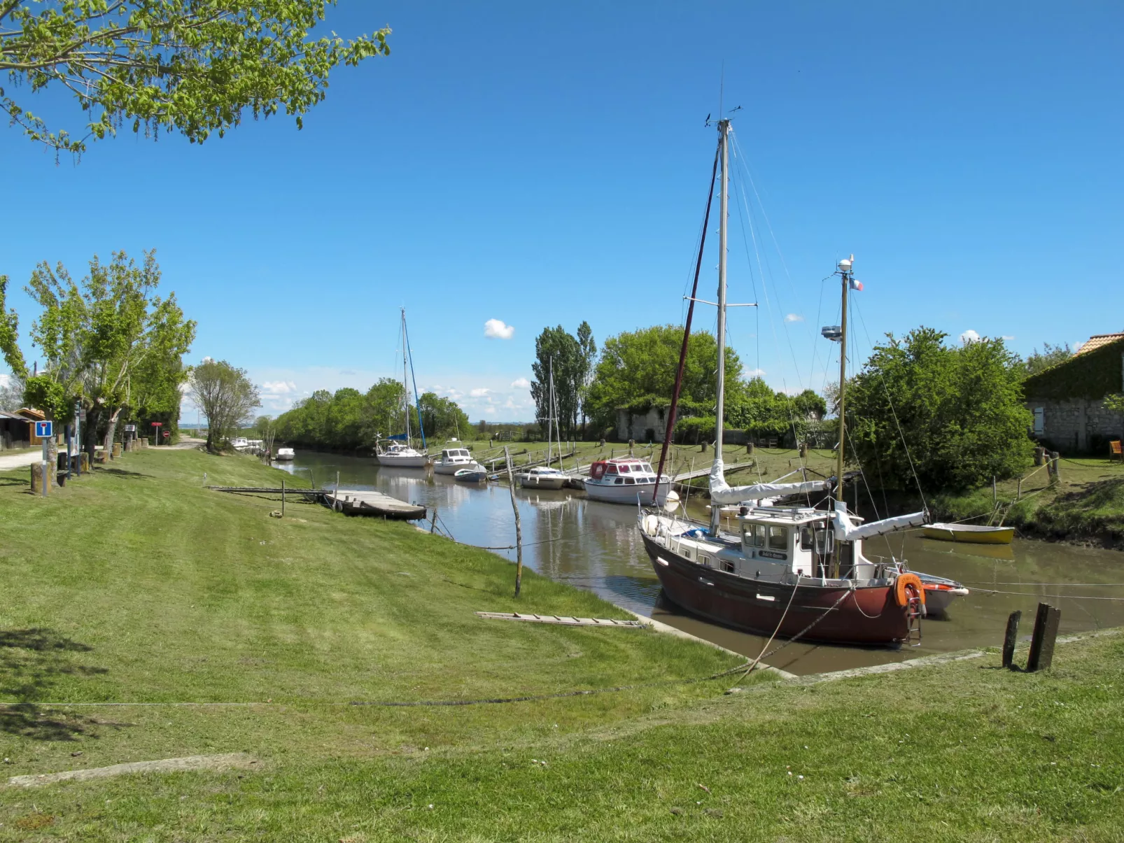 Pontac-Gadet 1-Omgeving