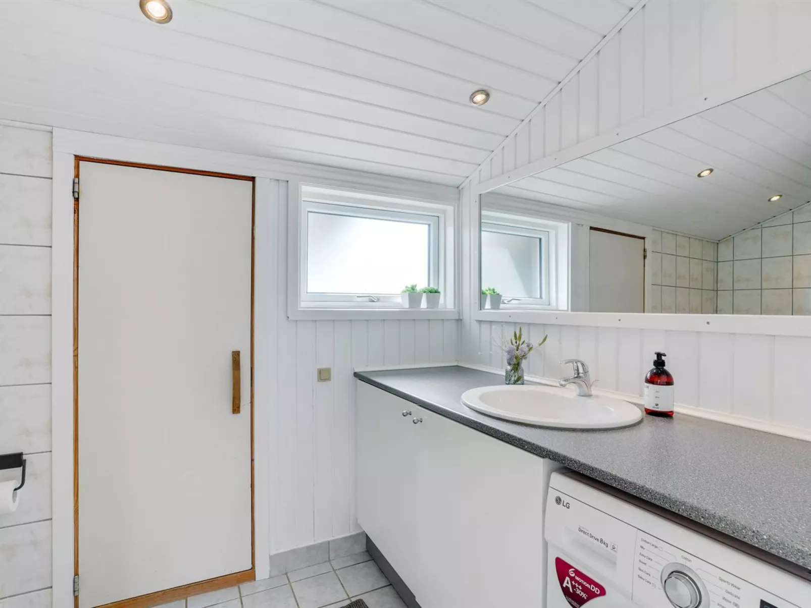 "Gerlis" - 75m from the sea-Binnen