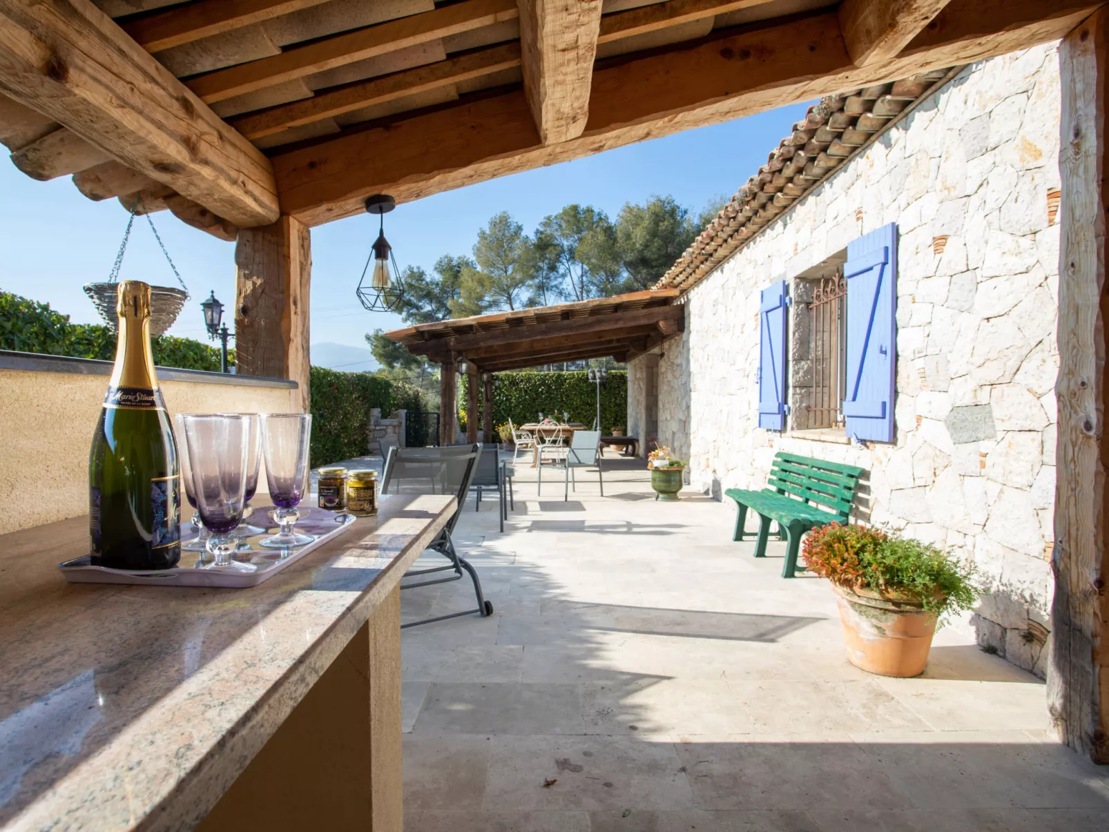 Le mas provencal-Buiten