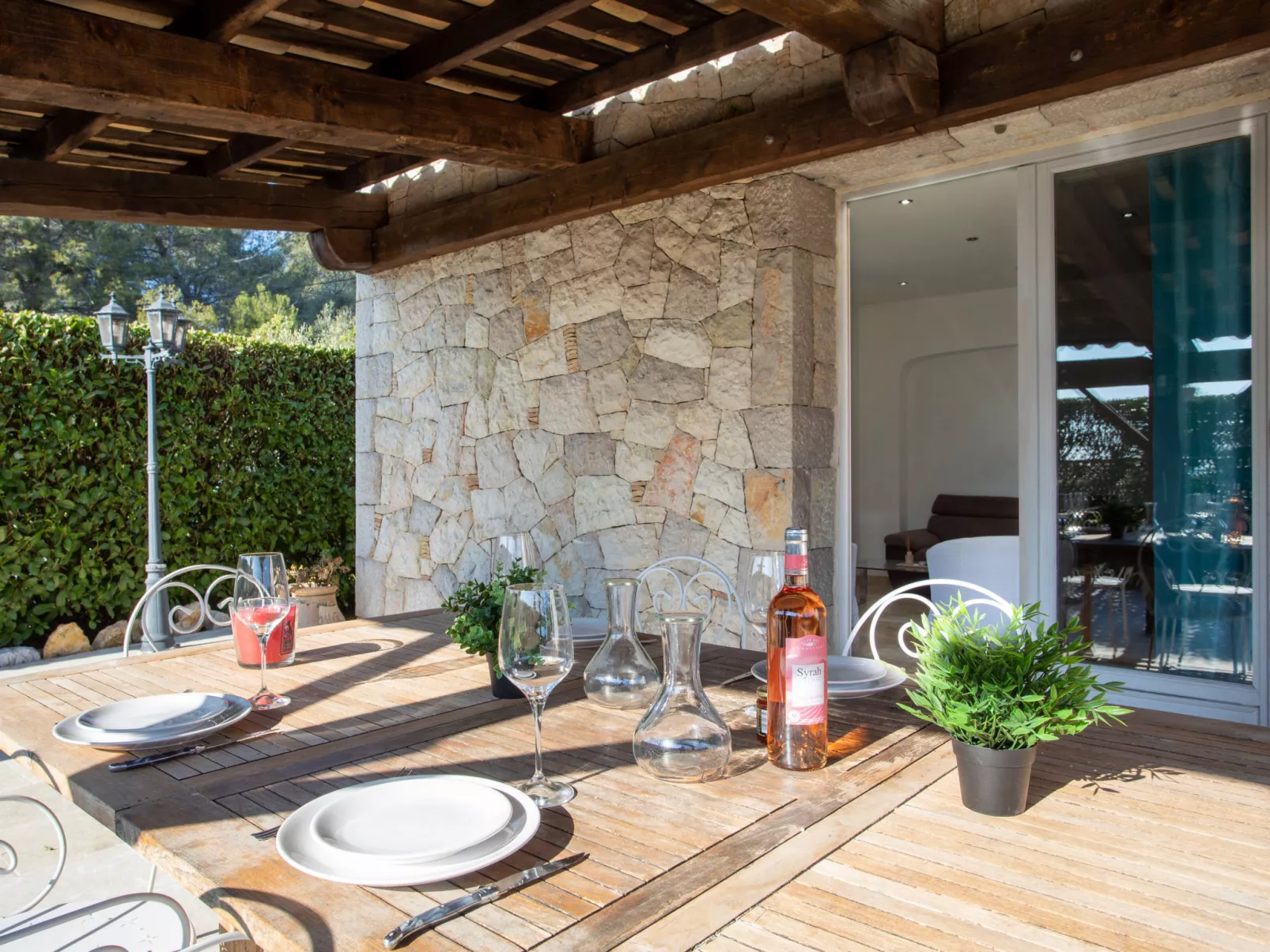 Le mas provencal-Buiten
