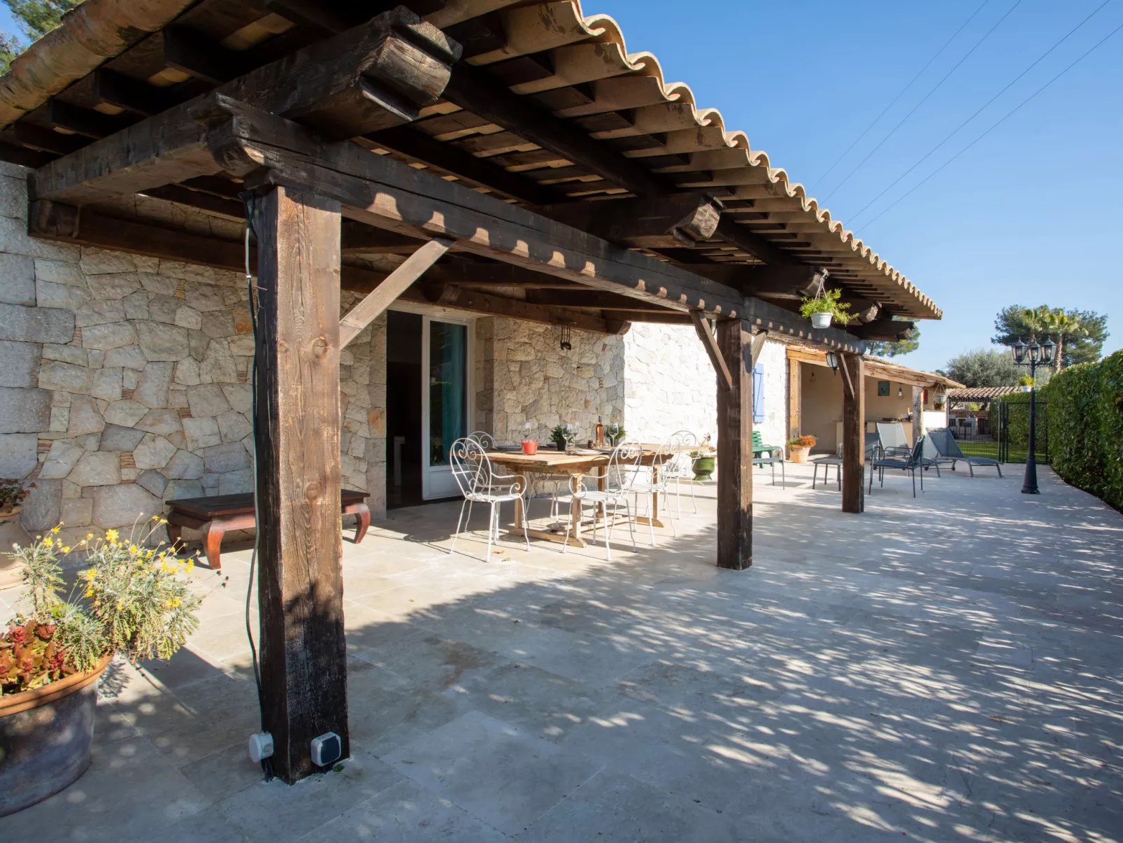 Le mas provencal-Buiten