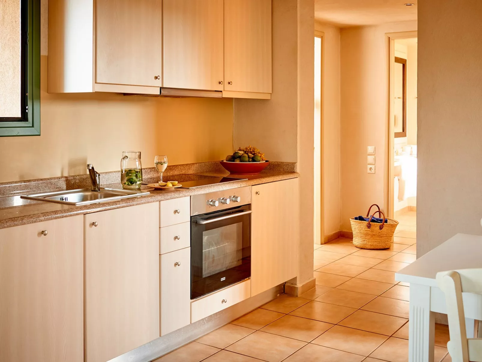 Village Heights One Bedroom Suite-Binnen