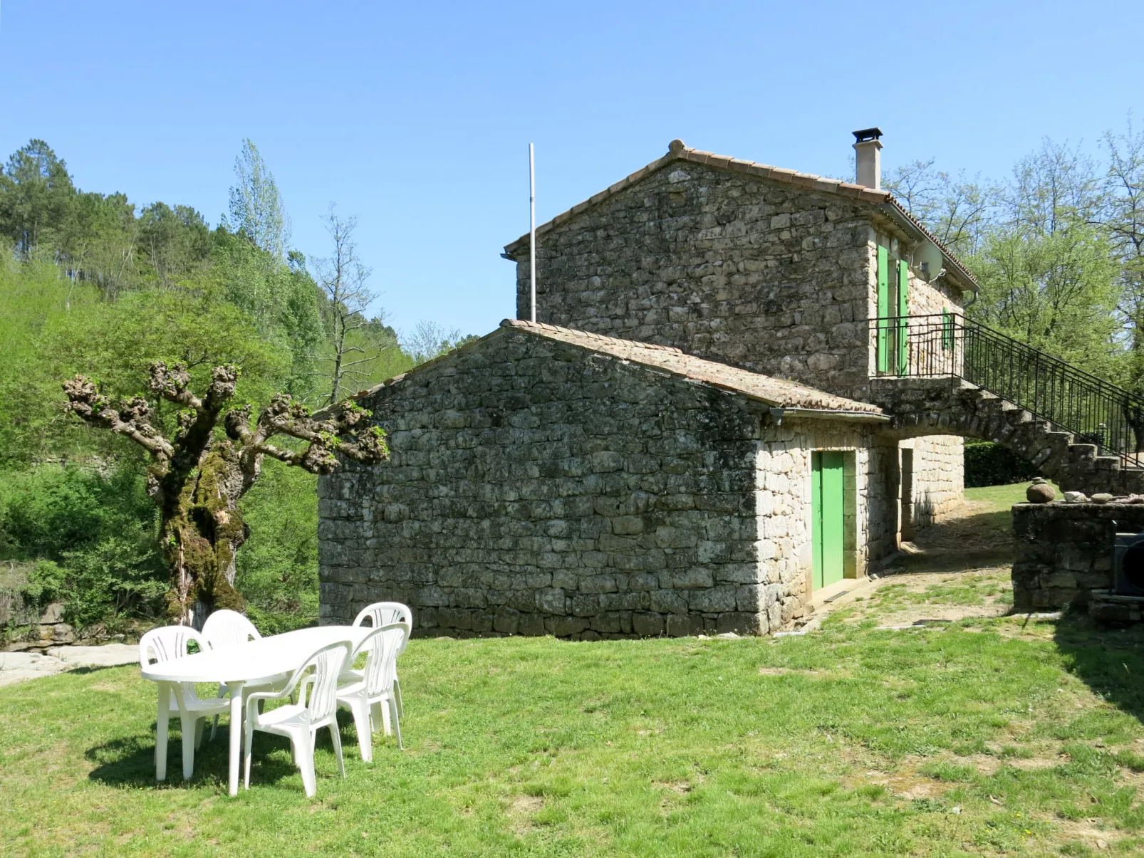 Le Moulin-Buiten