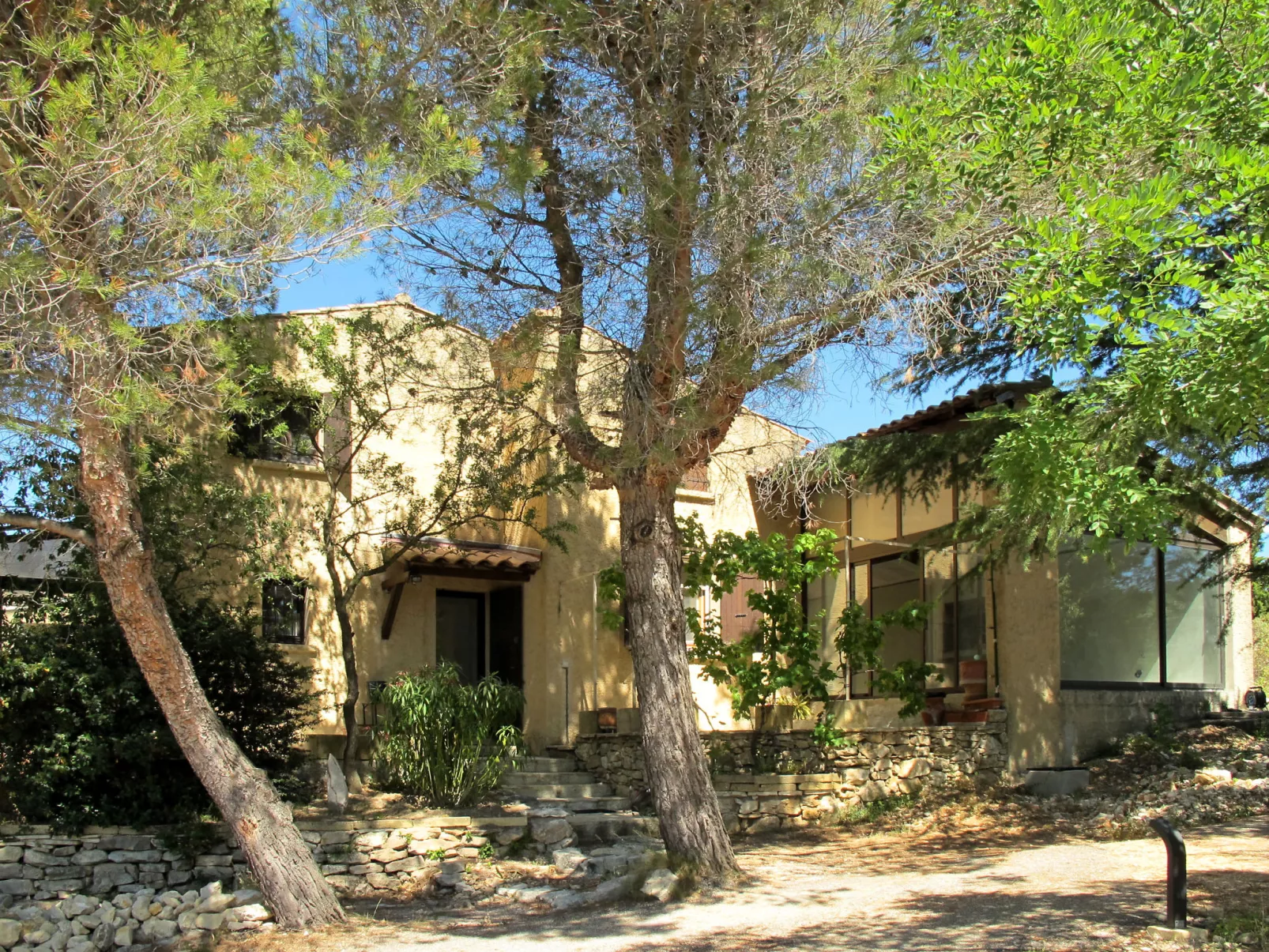 Les Garrigues d'Ozilhan-Buiten