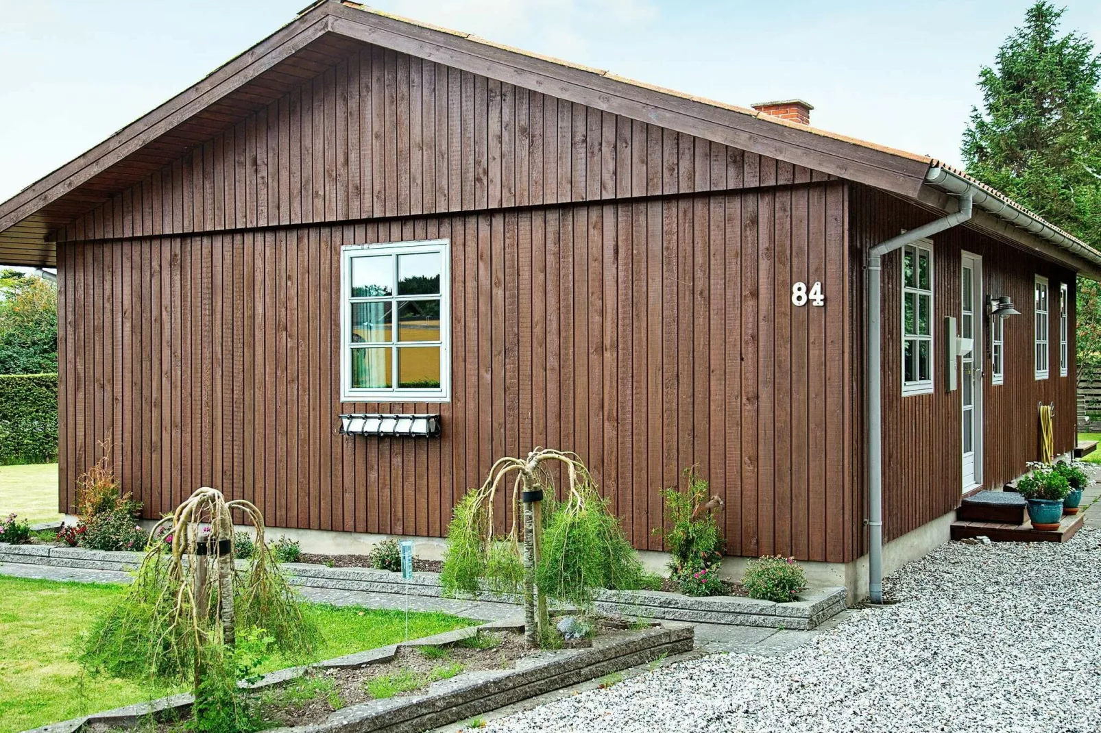 Retro vakantiehuis in Grenaa in de buurt van de Noordzee-Buitenlucht