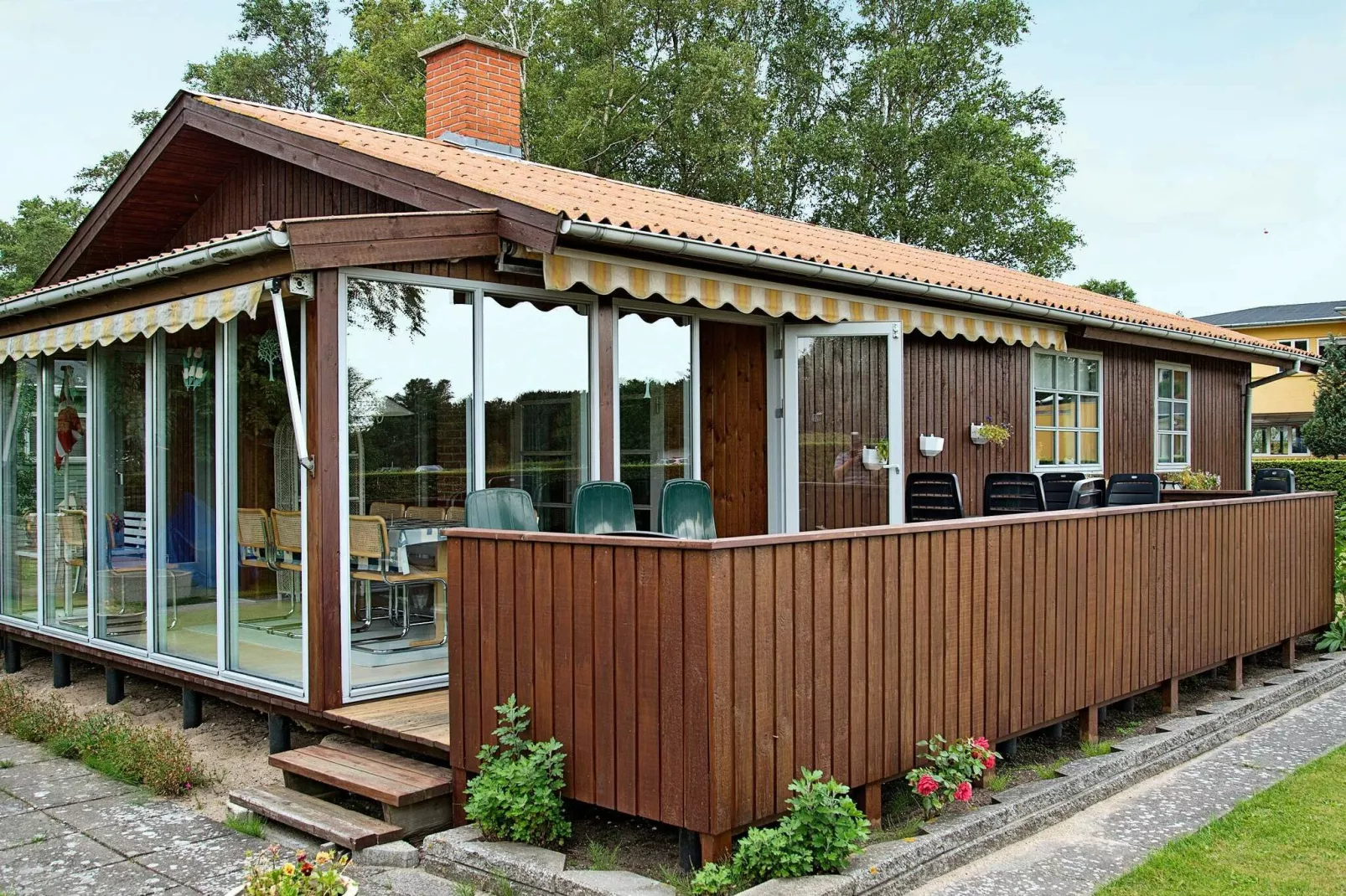 Retro vakantiehuis in Grenaa in de buurt van de Noordzee-Buitenlucht