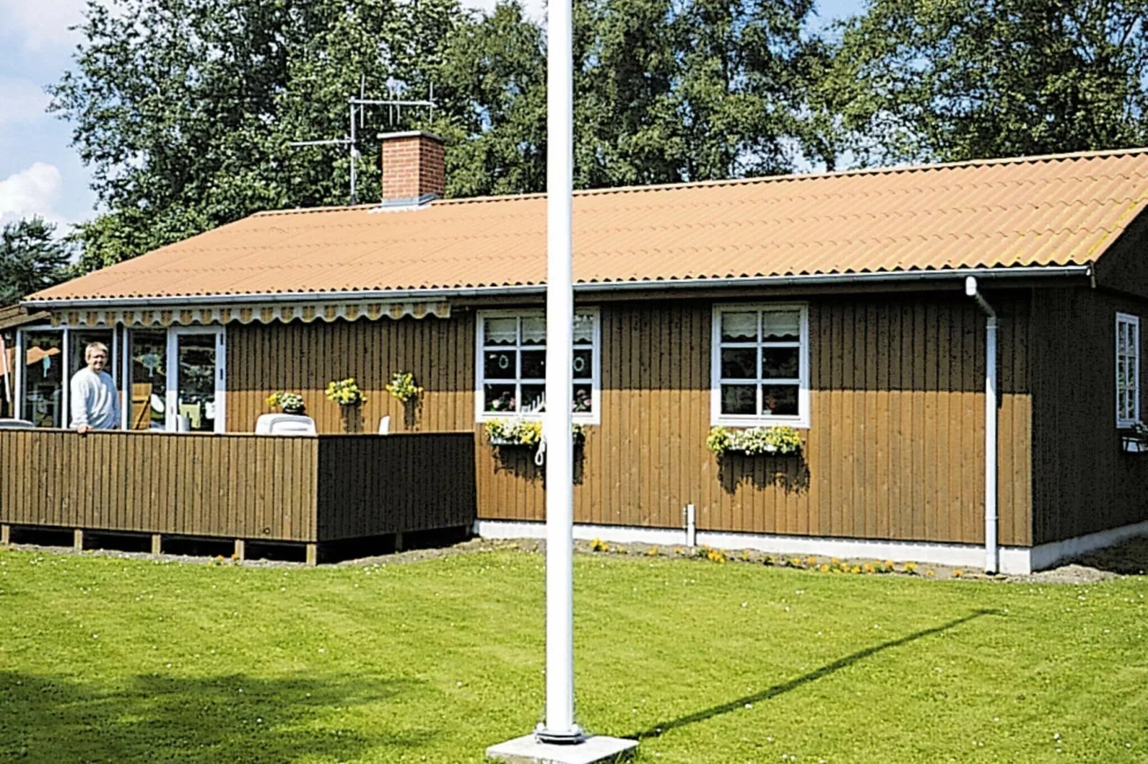 Retro vakantiehuis in Grenaa in de buurt van de Noordzee-Buitenlucht