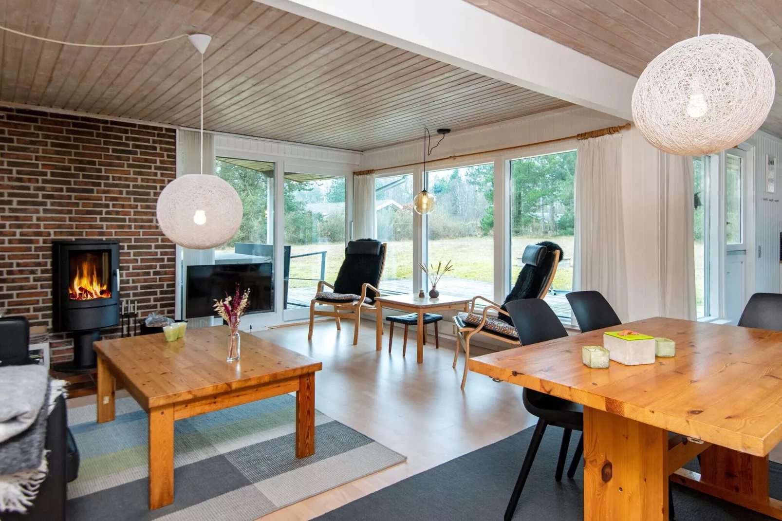 Modern vakantiehuis in Grenaa met overdekt bubbelbad-Binnen