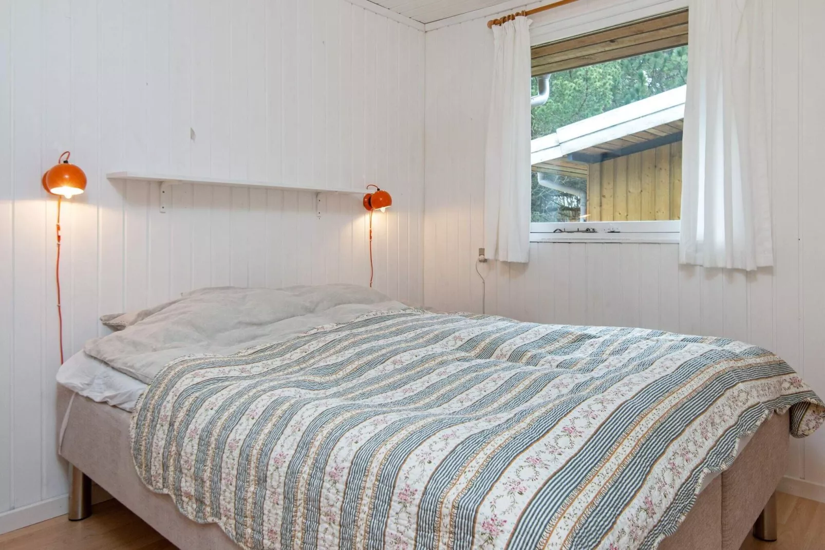 Modern vakantiehuis in Grenaa met overdekt bubbelbad-Binnen