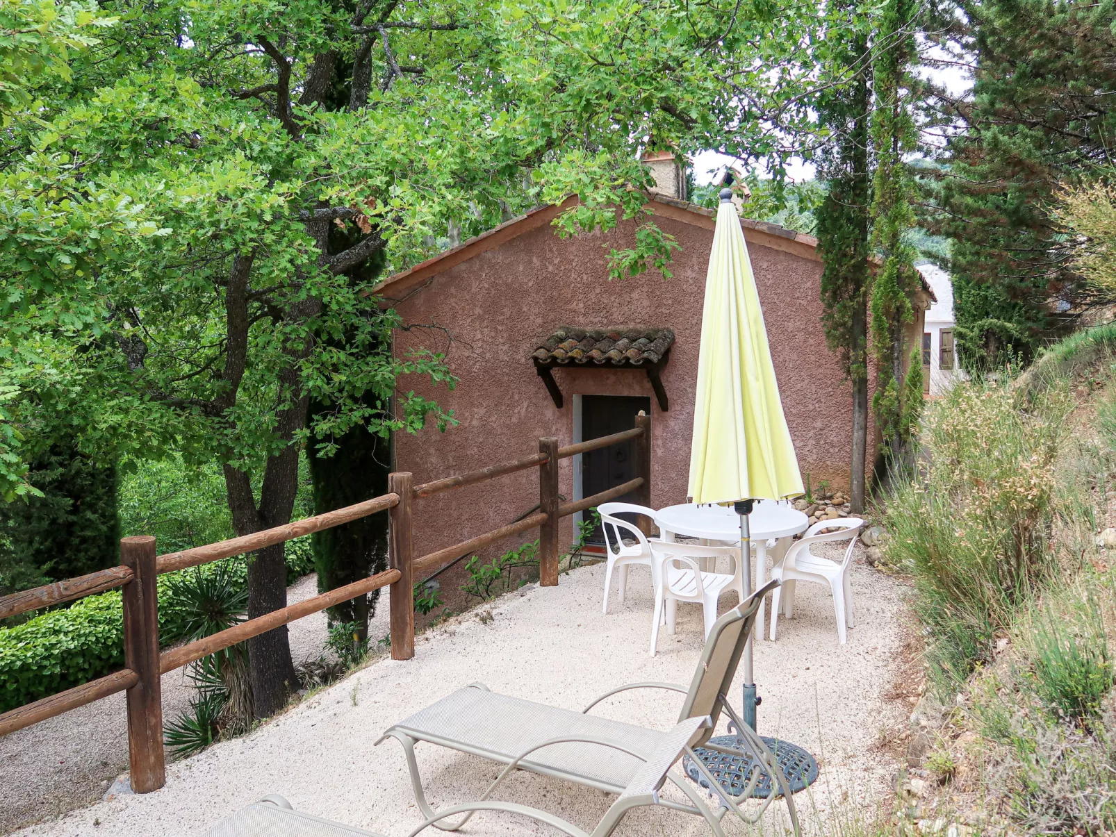 Le Prunier-Buiten
