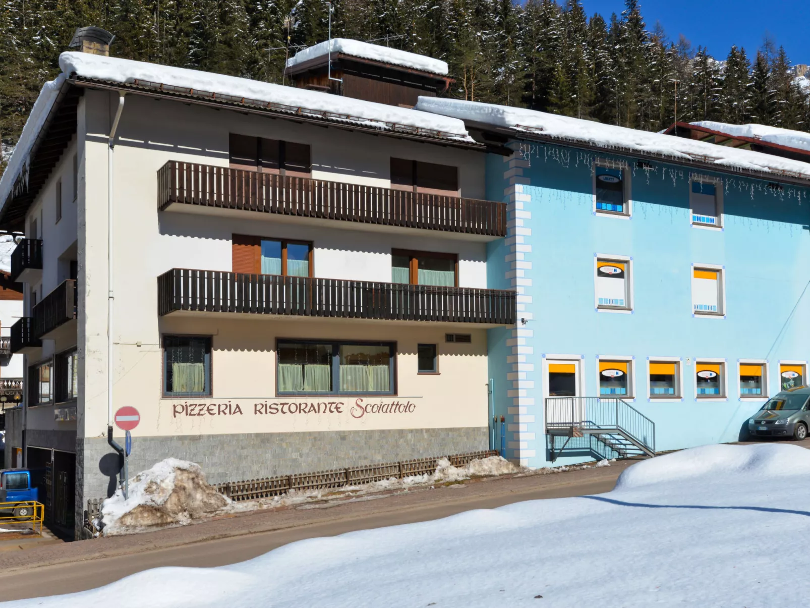 Apt 1-Buiten