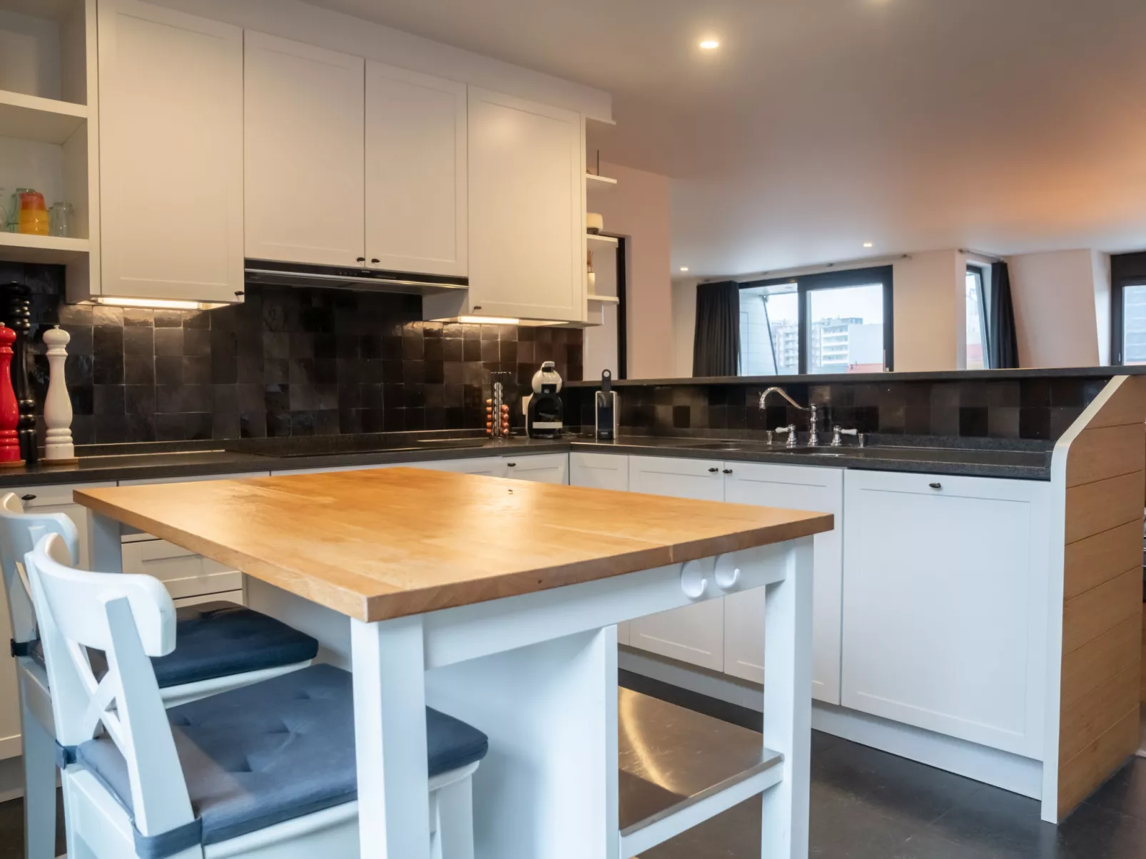 Gelsea with parking and terrace-Binnen