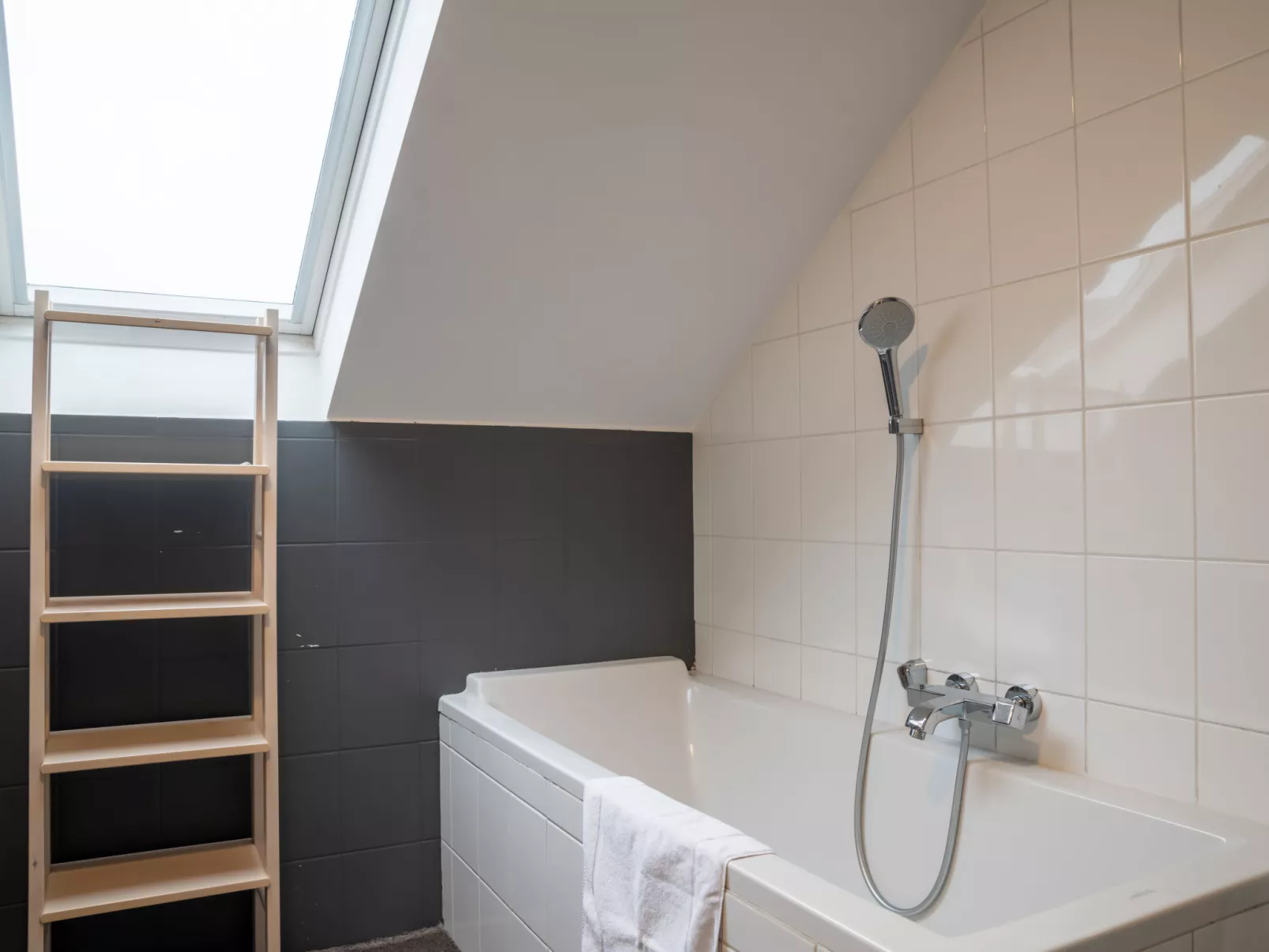 Gelsea with parking and terrace-Binnen