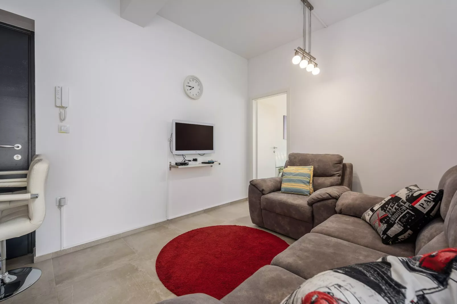 Apartment Vedran with heated pool, near Porec-Woonkamer