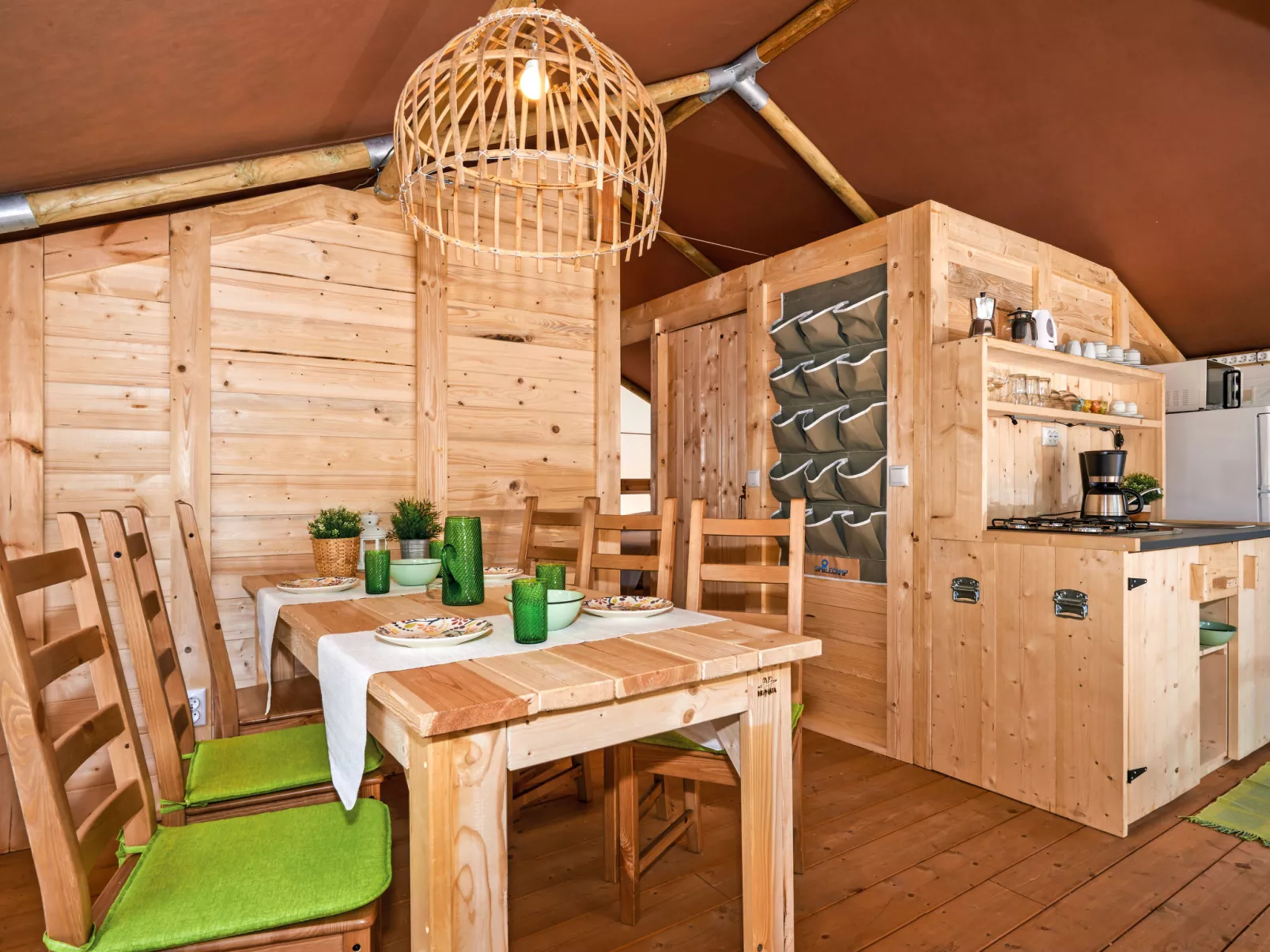 Lodge Tent-Buiten