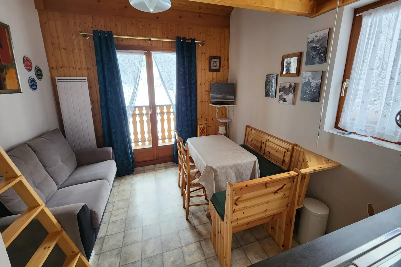 Myrtilles MR24 TELECABINE & NATURE 6 pers-Woonkamer
