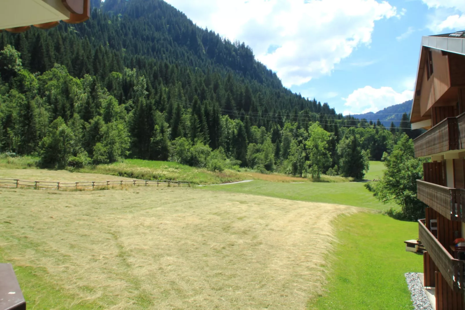 Myrtilles MR24 TELECABINE & NATURE 6 pers-Buitenlucht