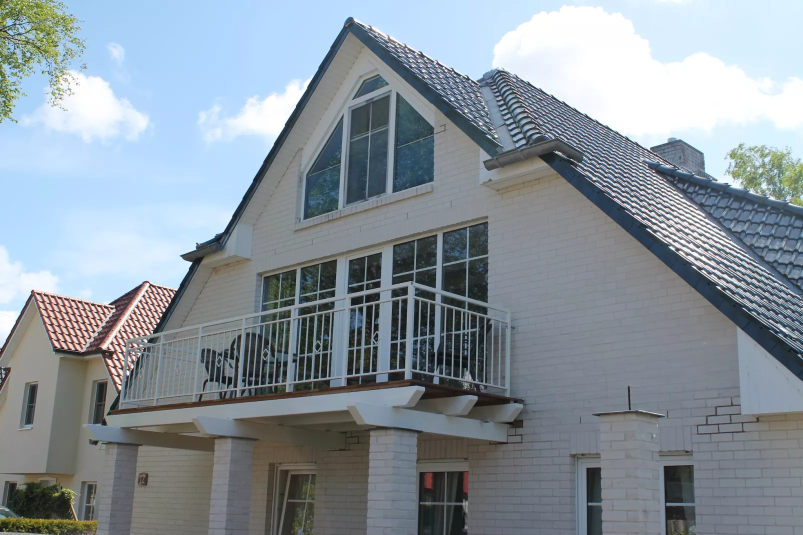 Arko 5 strandnah mit Balkon-Buitenkant zomer