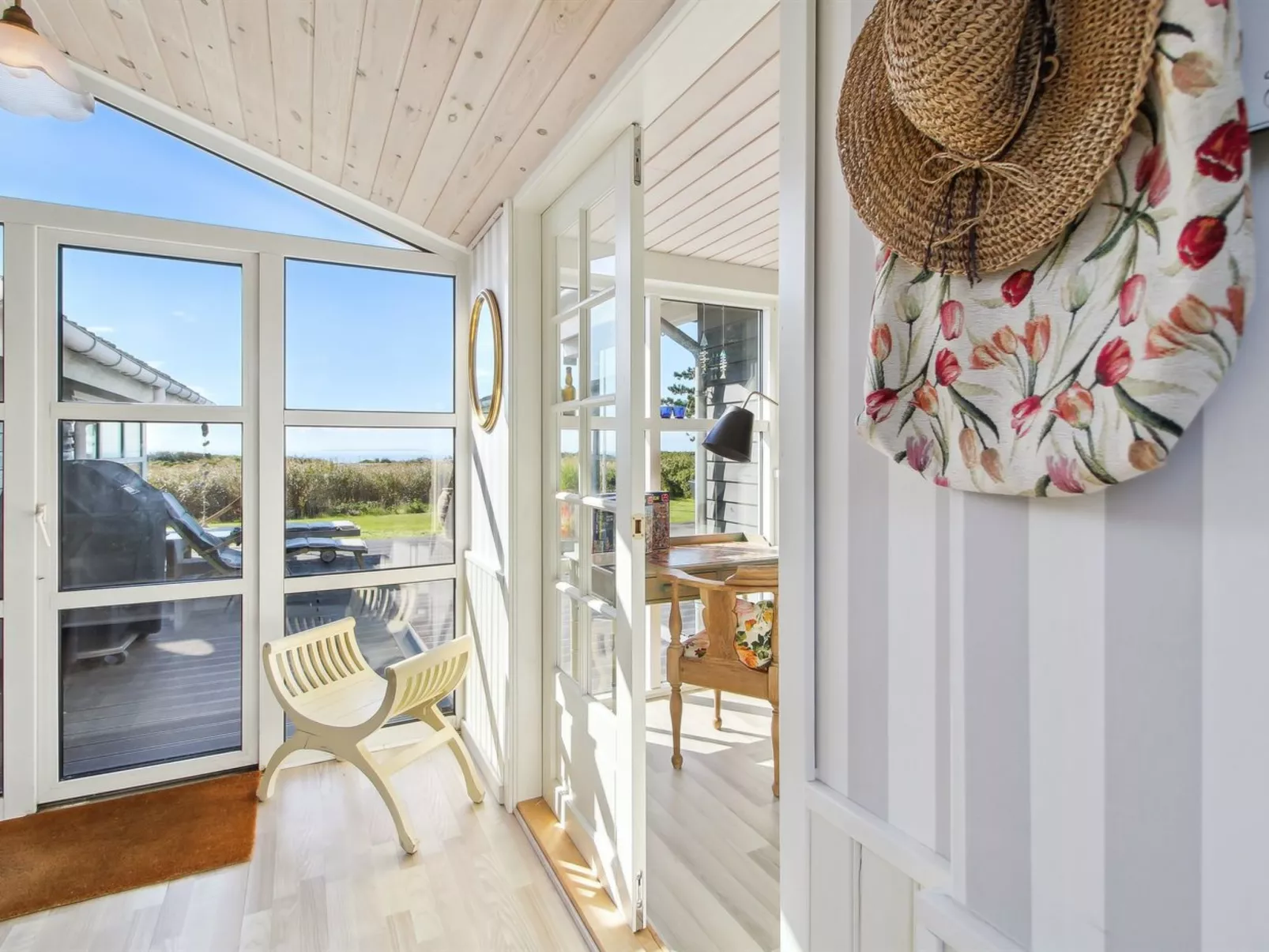 "Hening" - 50m from the sea-Binnen