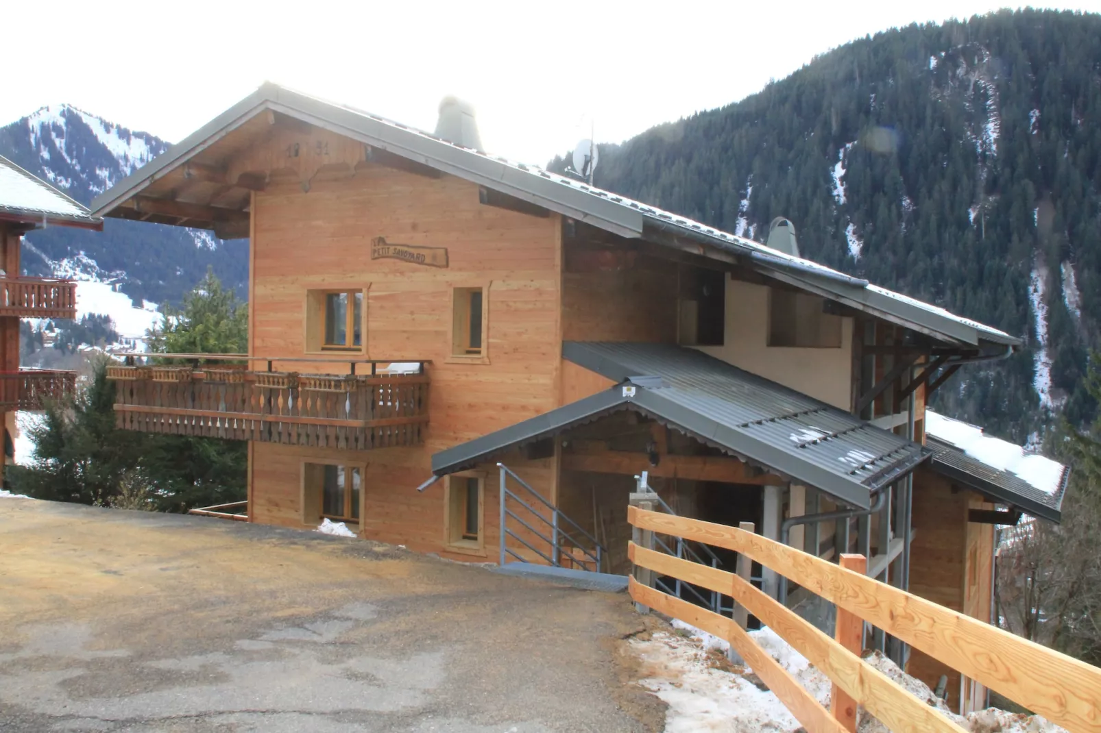 Petit Savoyard PY9 MOUNTAIN & COSY 6 Pers-Buitenlucht