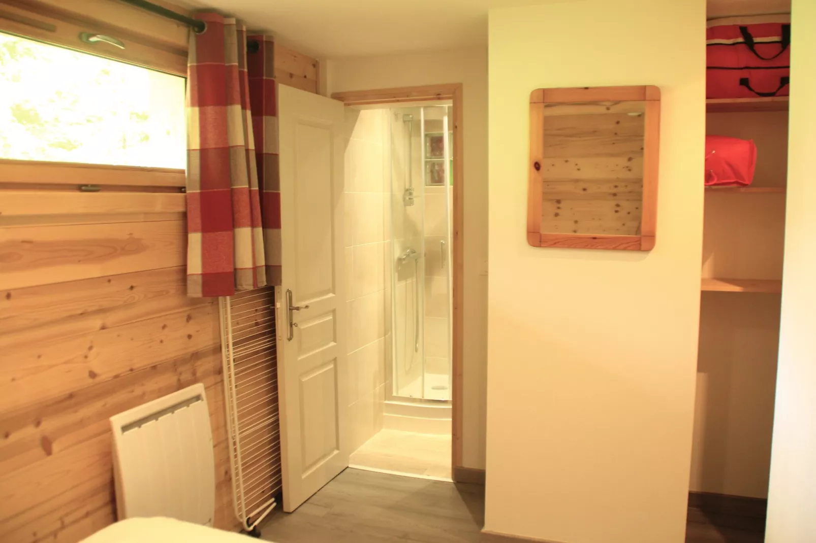 Petit Ours Blanc ORSP NATURE & QUIET 4 Pers-Badkamer