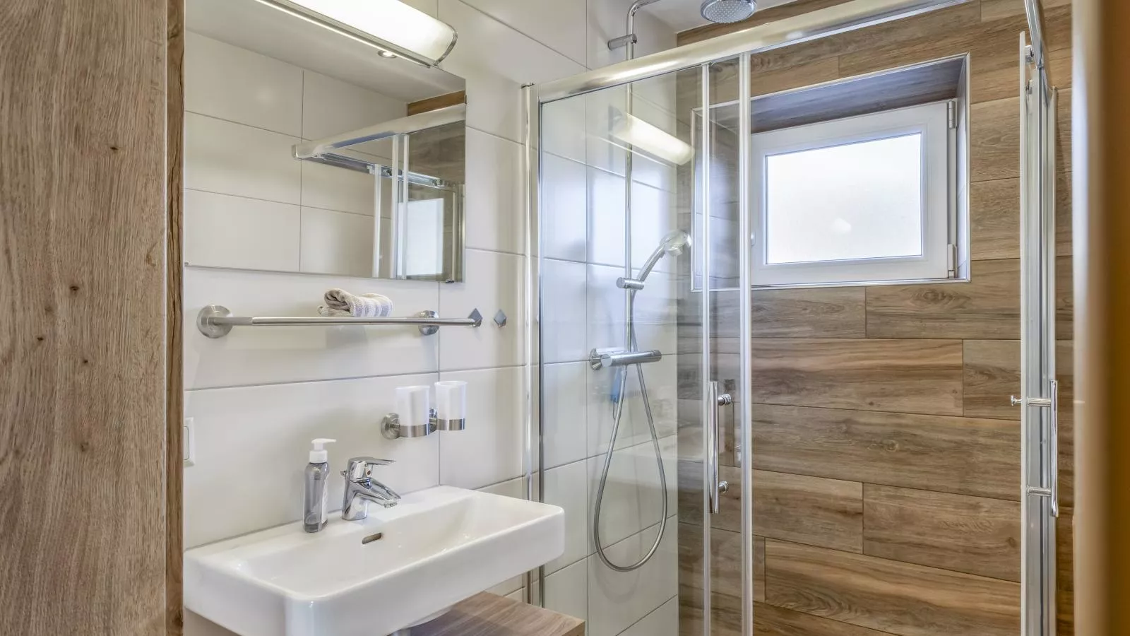 Chalet Staffner unten-Badkamer