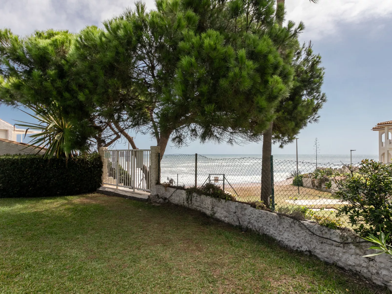 First Line Arena Beach-Buiten